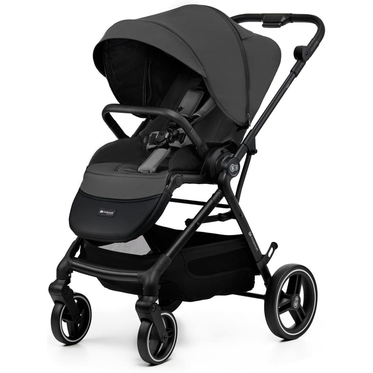 Ein schwarzer Kinderwagen mit verstellbarem Verdeck, Sitz und Griff.