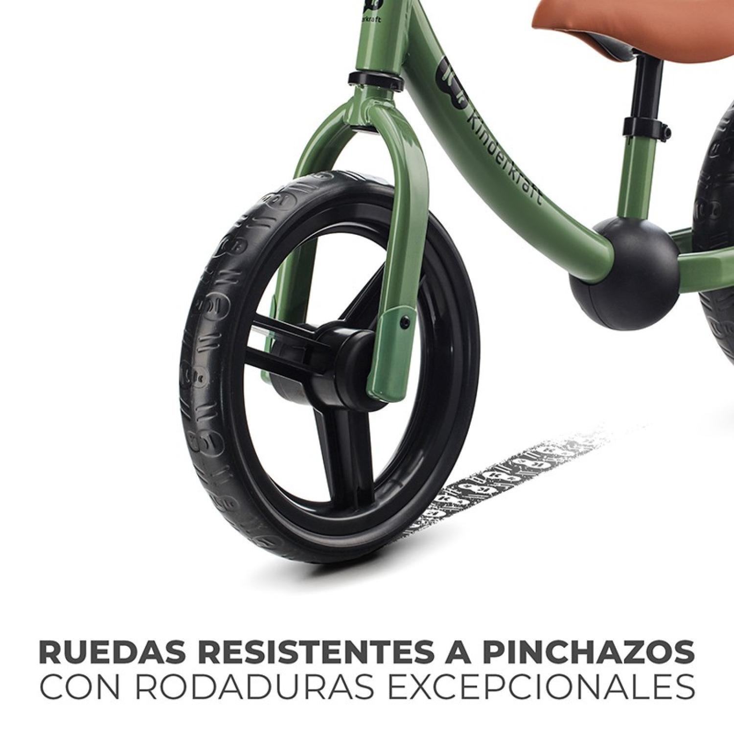 Ein grünes Kinderfahrrad mit braunem Sattel und schwarzen Rädern.