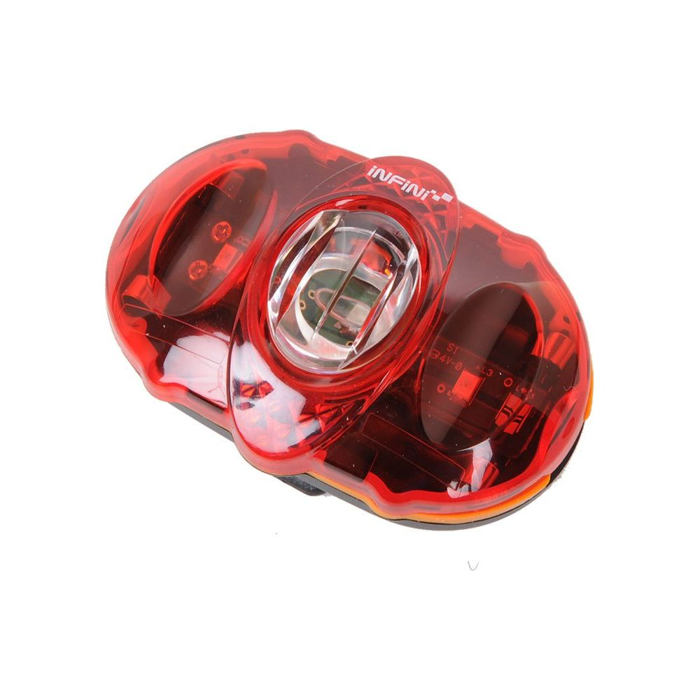 Rotes, durchsichtiges Rücklicht mit silbernem Reflektor und Beschriftung.