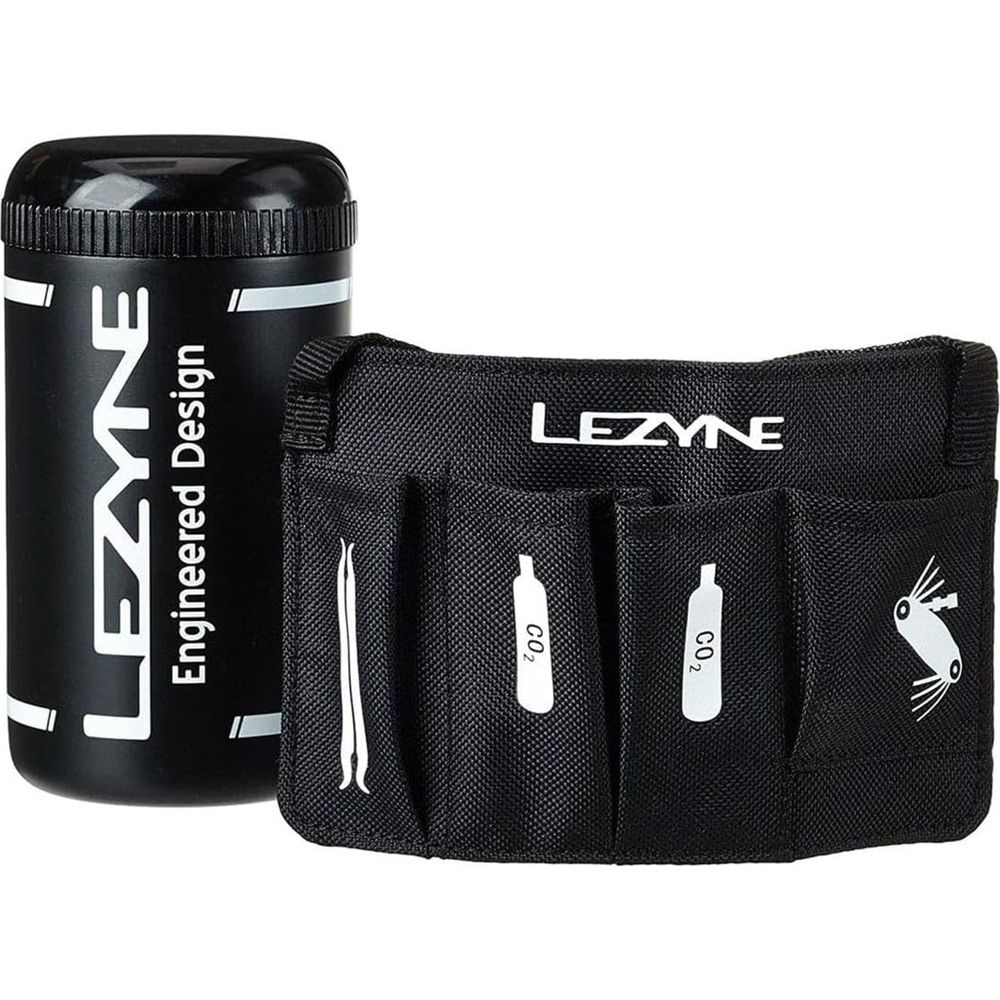 Boîtier à outils Lezyne noir et kit gonfleur CO2 avec lettrage blanc.
