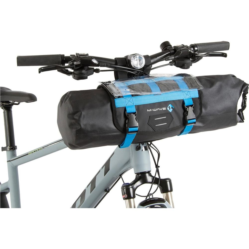 Una bolsa de manillar M-Wave negra con correas azules está sujeta a una bicicleta gris.