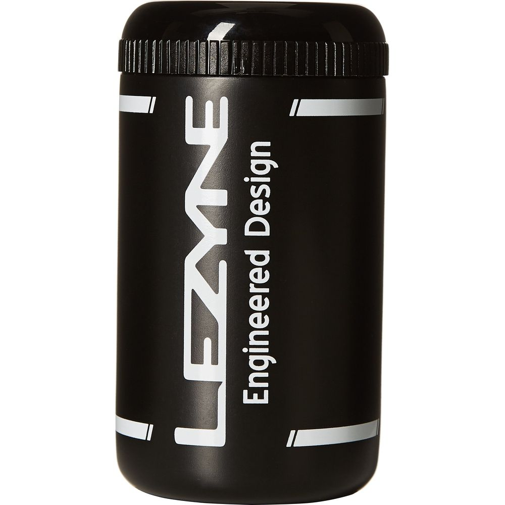 Bouteille d'eau noire avec logo blanc Lezyne et texte.