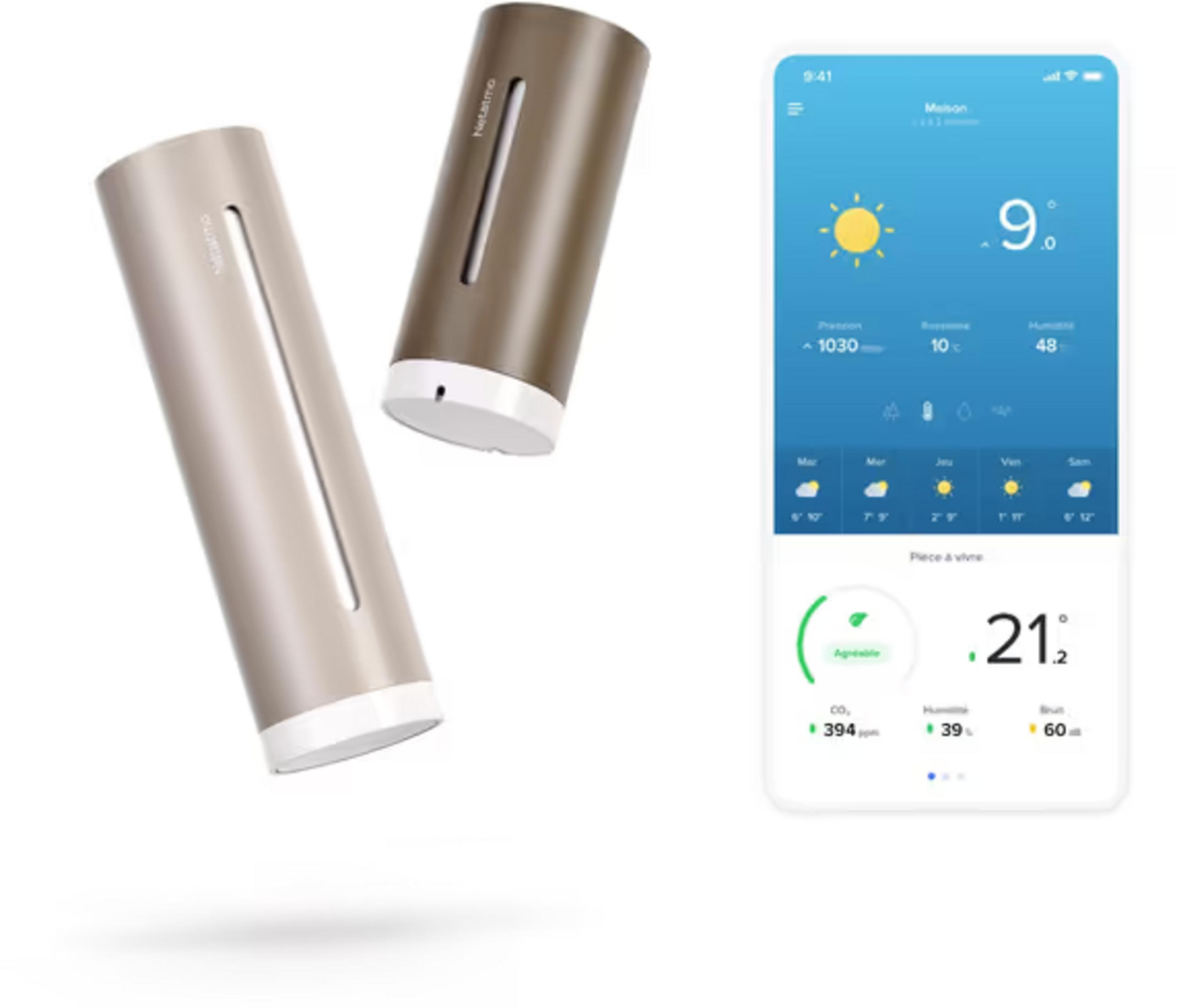 Zwei Netatmo-Wettersensoren und ein Smartphone mit Wetter-App.