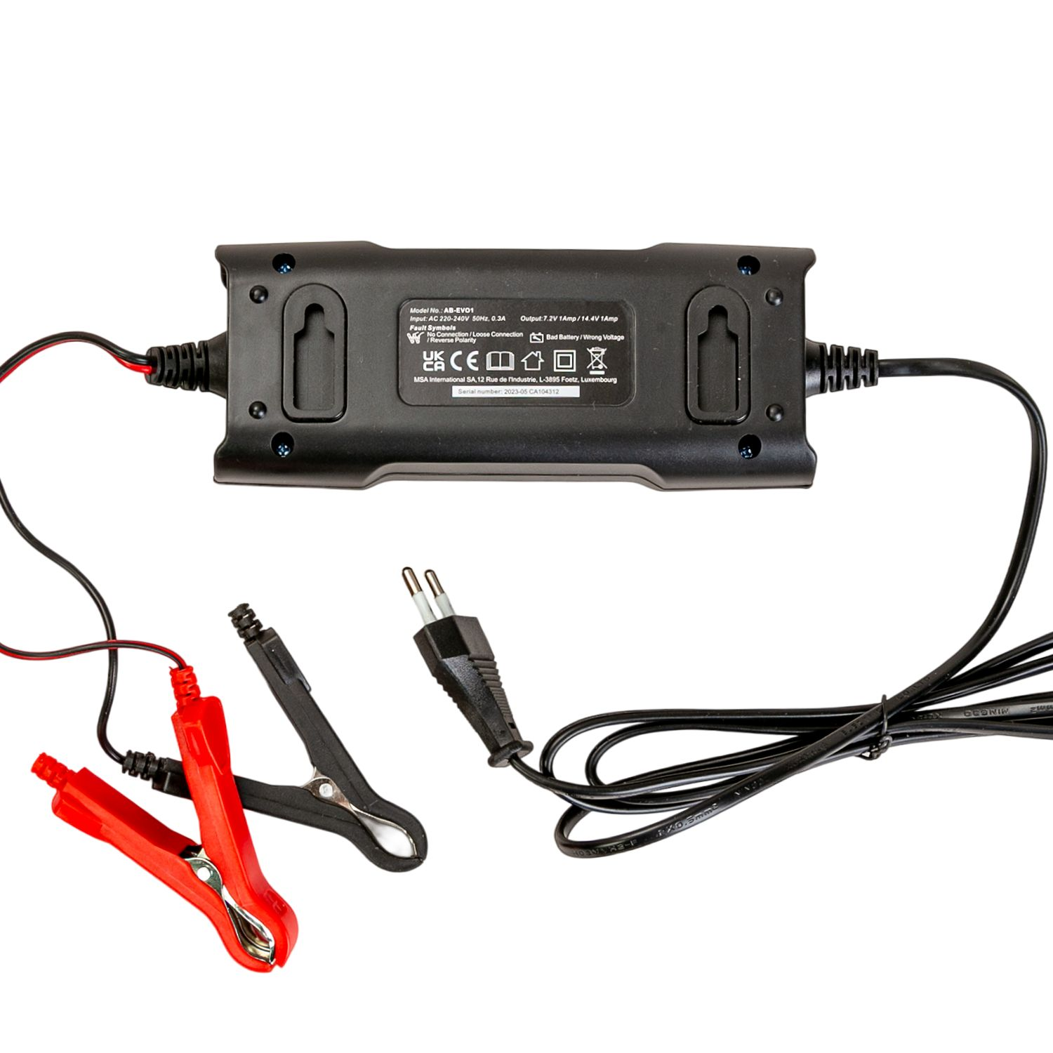 Ein schwarzes Ladegerät mit roten und schwarzen Klemmen sowie einem Stecker.