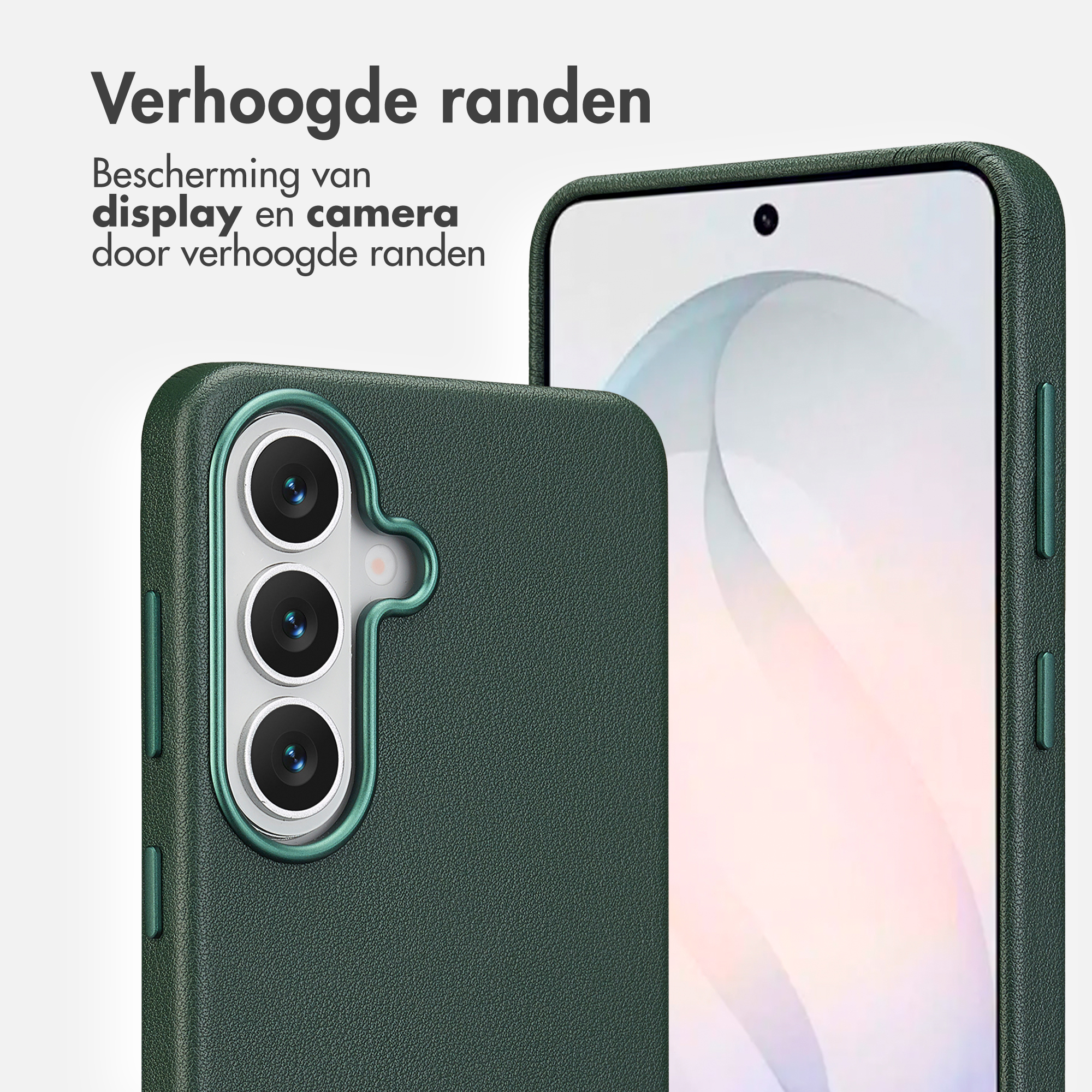 Donkergroene telefoonhoes met camera-uitsparing naast een open smartphone.