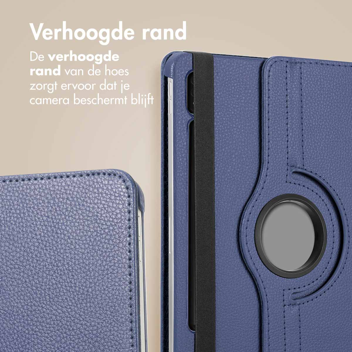 Blauwe tablet hoes met verhoogde rand en elastische band. De camera is beschermd.