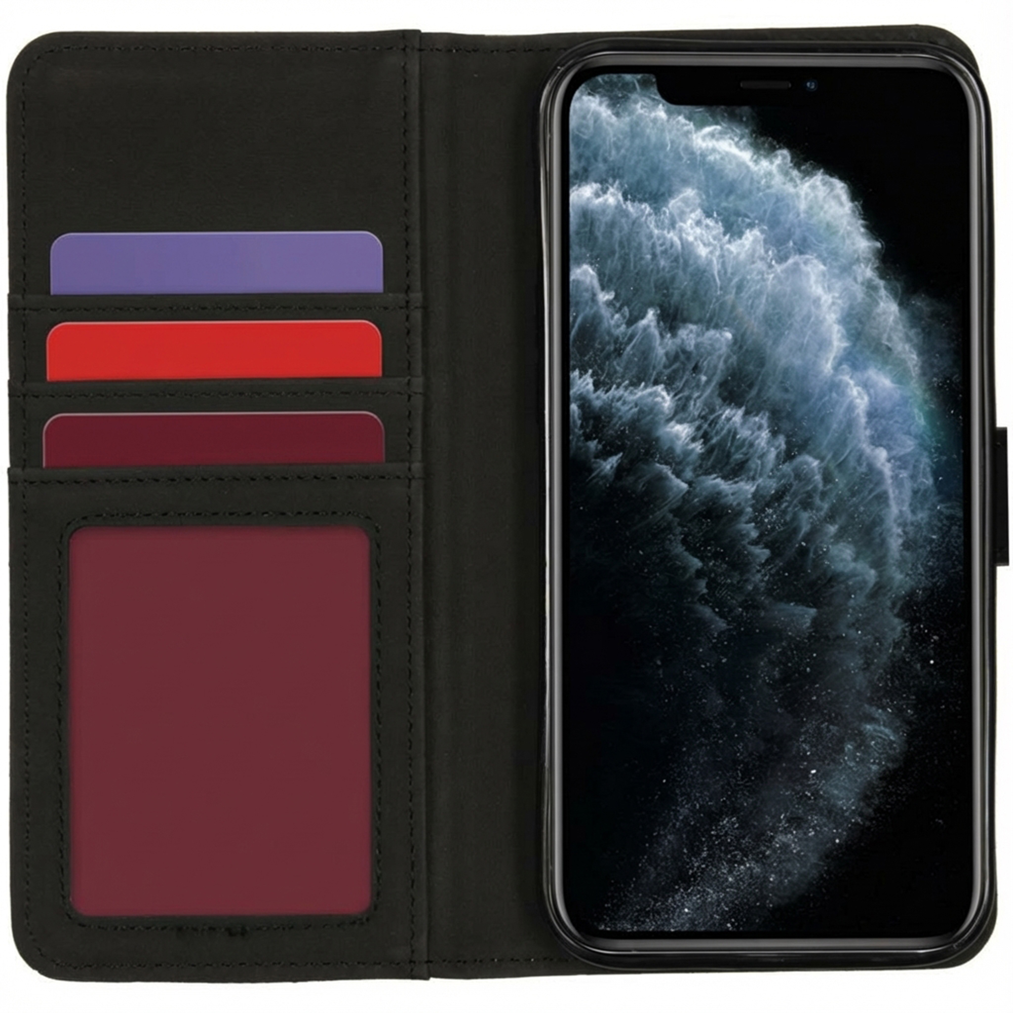 Un étui portefeuille noir pour téléphone avec une carte violette et deux rouges.