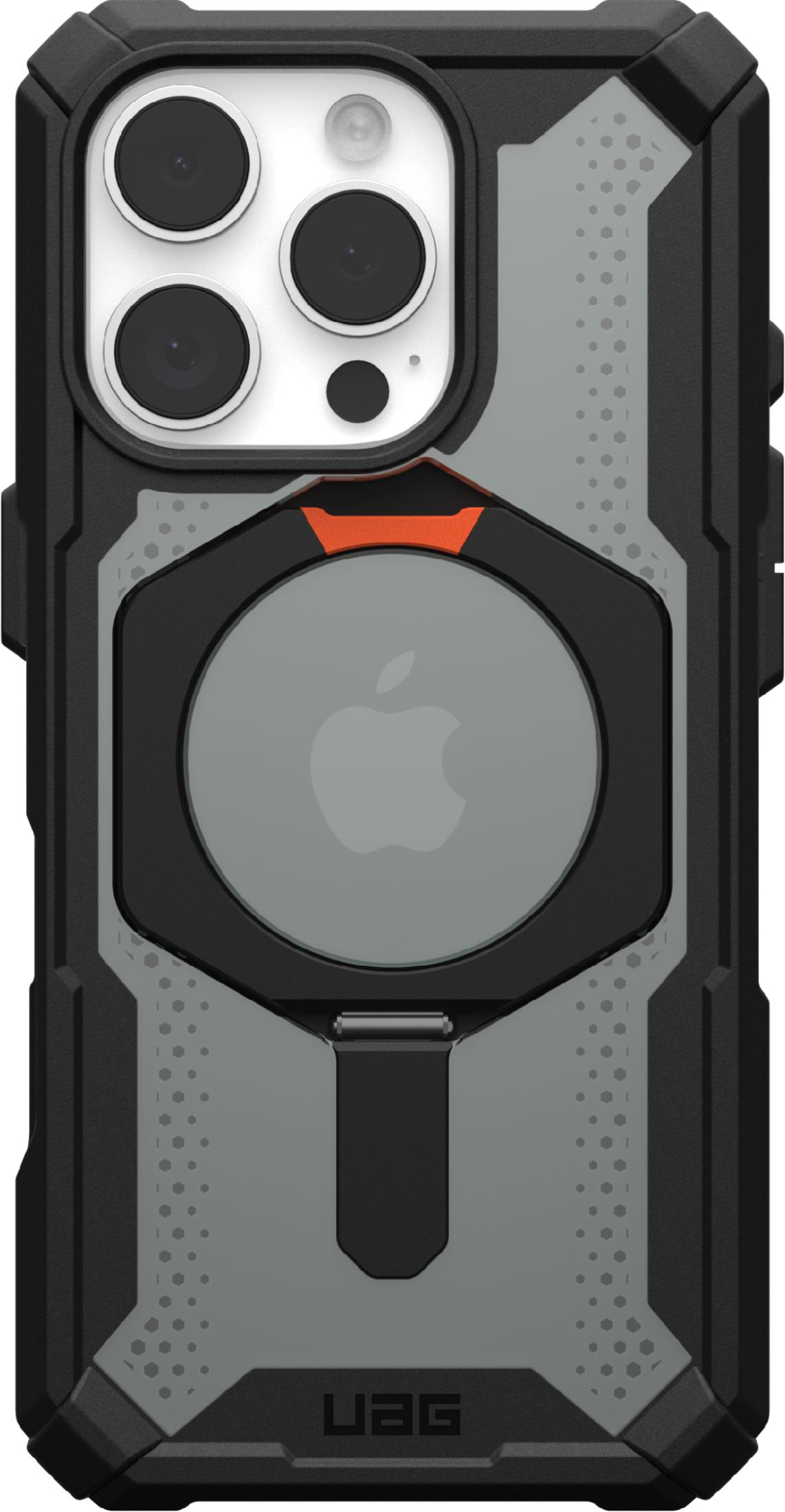 Coque noire avec logo Apple, triple appareil photo et inscription UAG.