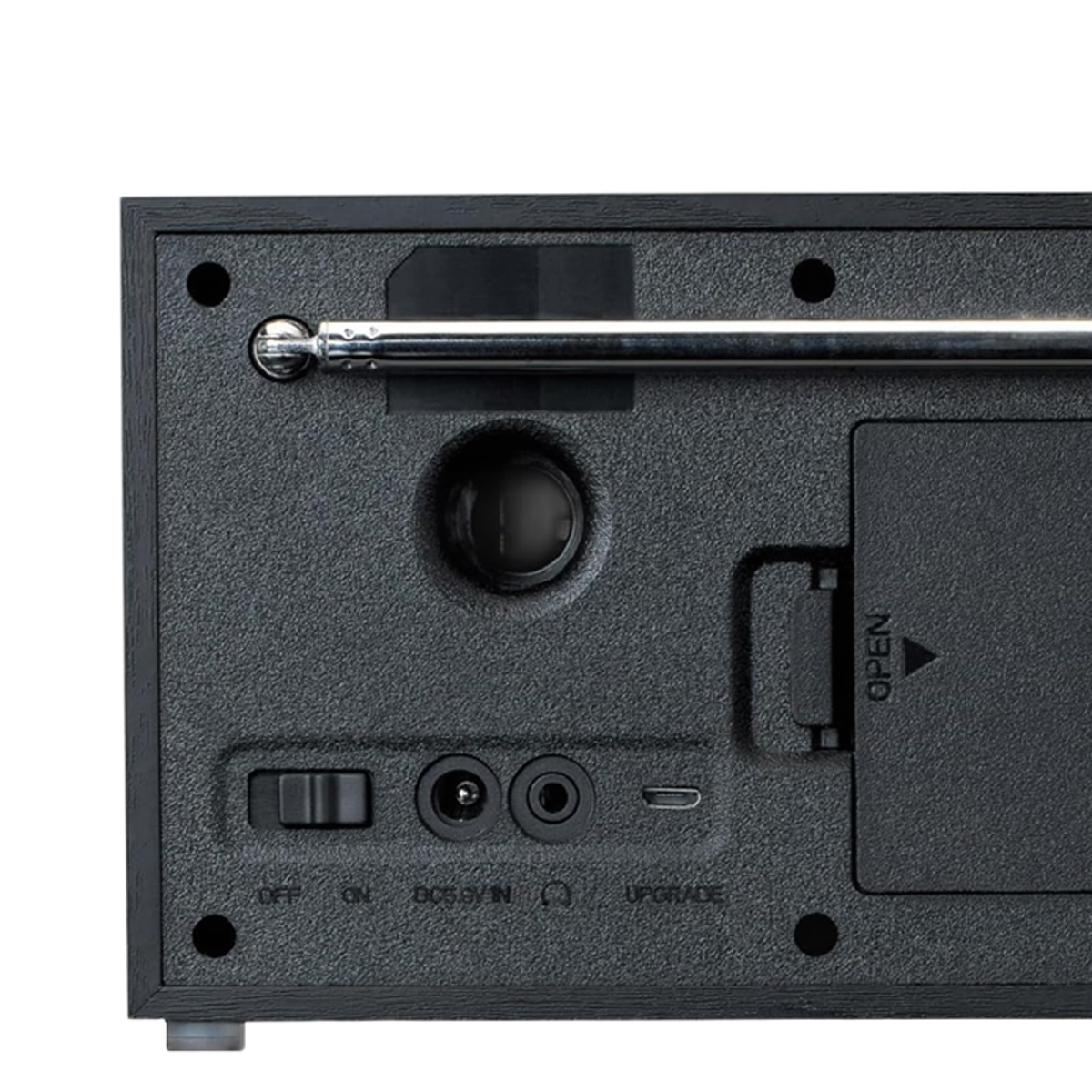 Tył czarnego radia z wysuwaną anteną, głośnikiem i portami.