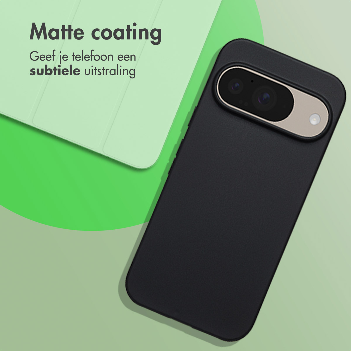Coque de téléphone noire avec finition mate et module caméra.