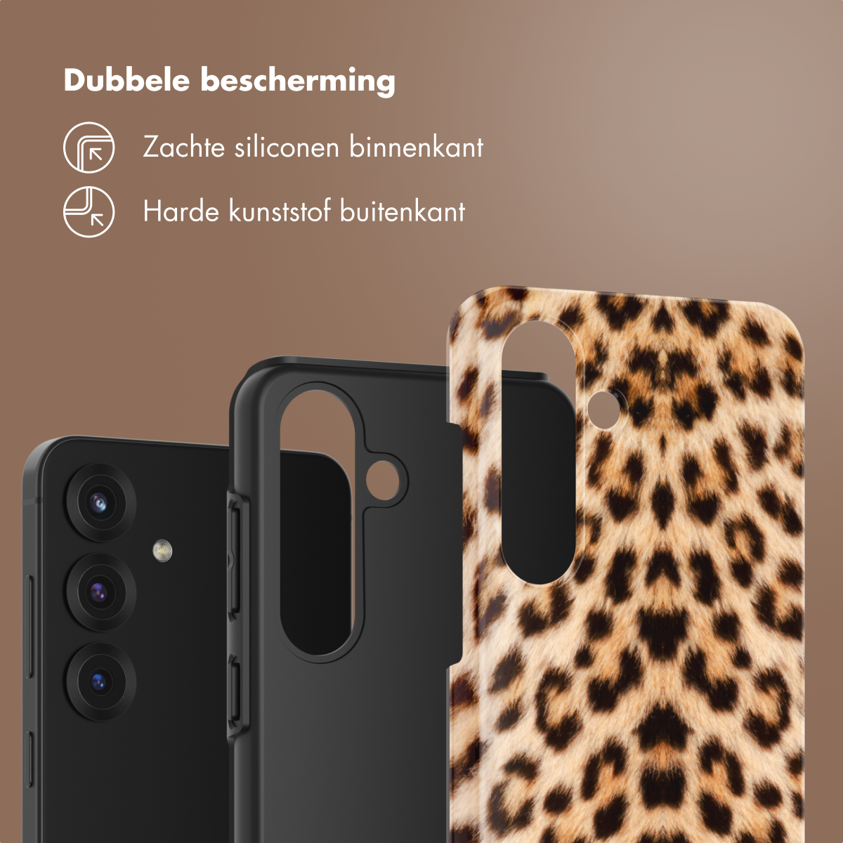 Een telefoonhoes met luipaardprint en twee zwarte hoesjes.