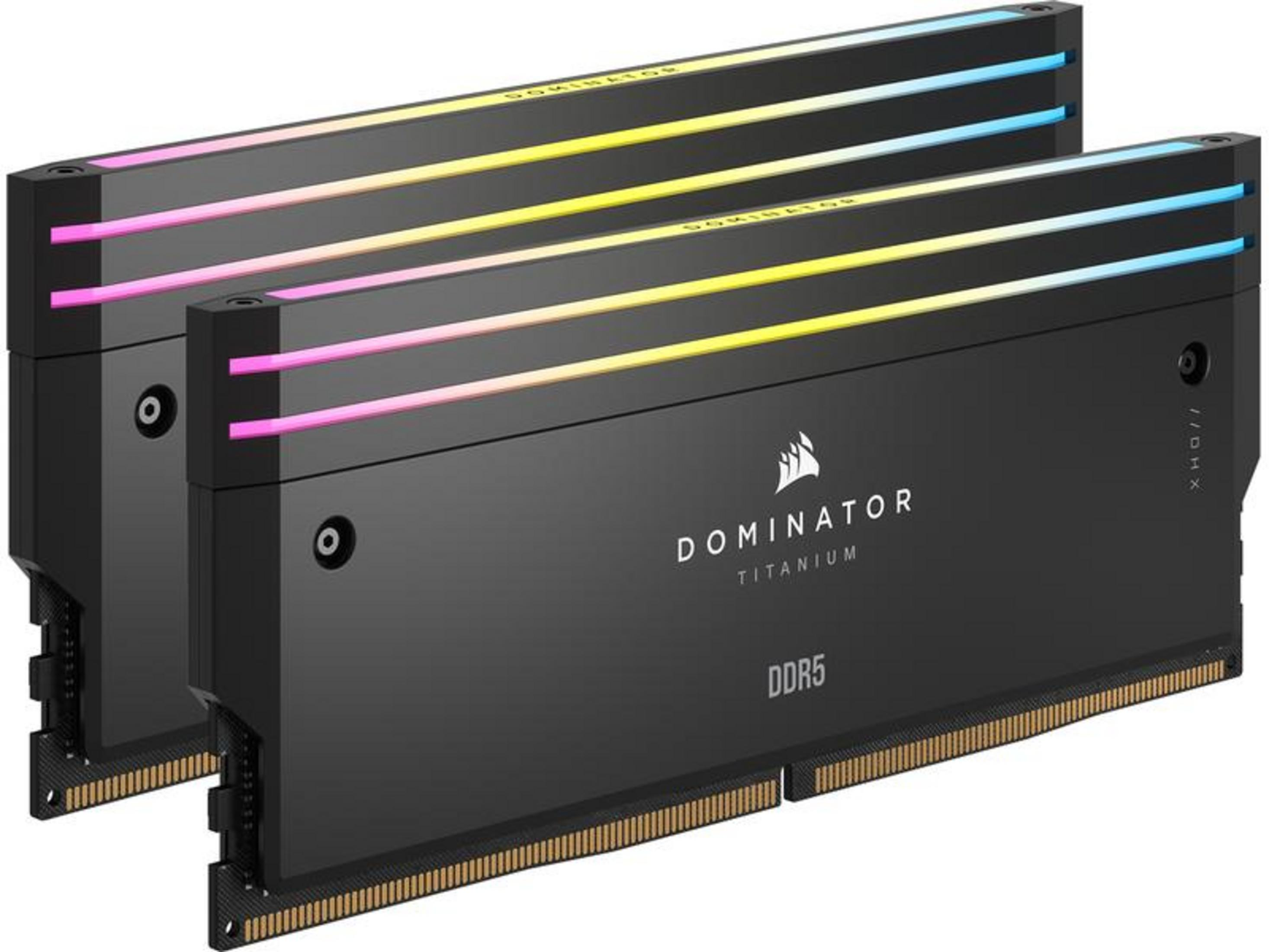 Dwa czarne moduły RAM DDR5 z różowym i żółtym podświetleniem RGB.
