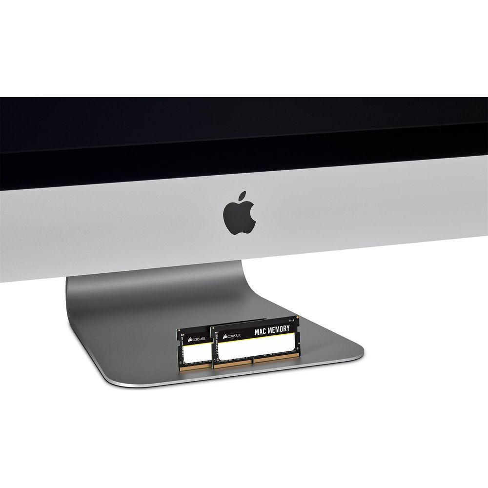 Dwa moduły pamięci Corsair Mac przed komputerem iMac firmy Apple.