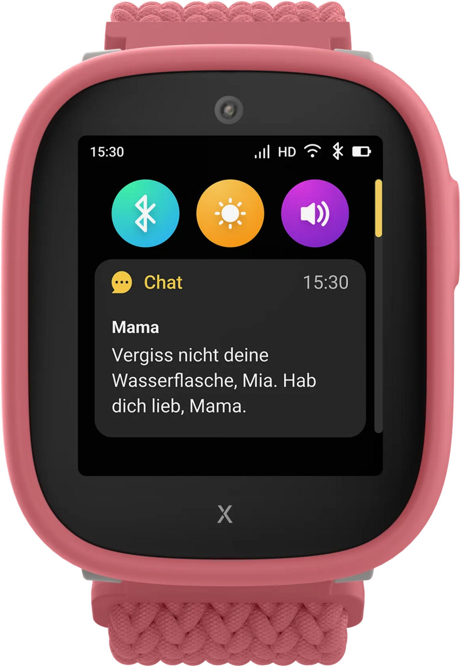 Uno smartwatch rosa mostra un messaggio di chat dalla mamma.