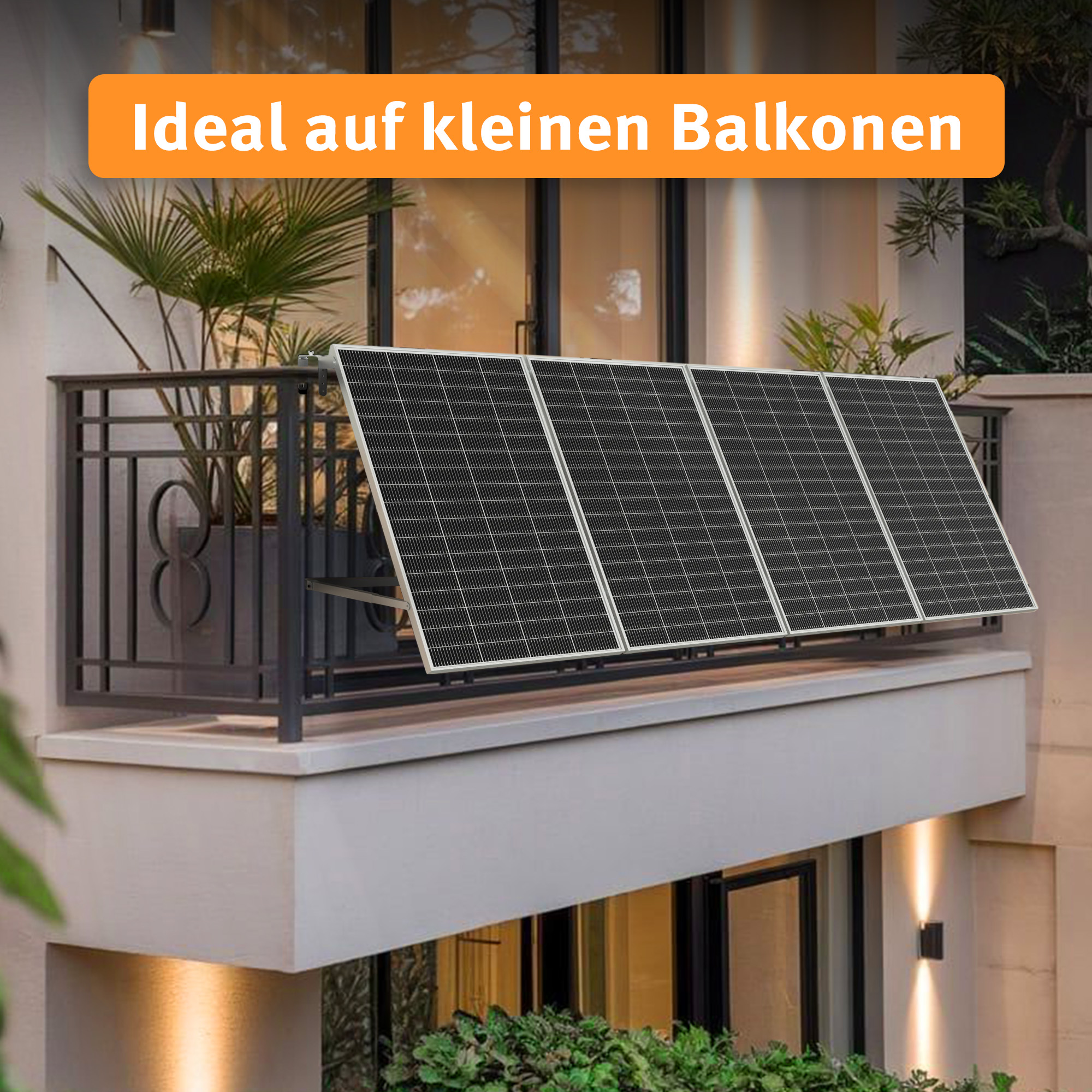 Solarmodule auf einem Balkongeländer, mit Pflanzen und Lichtern.