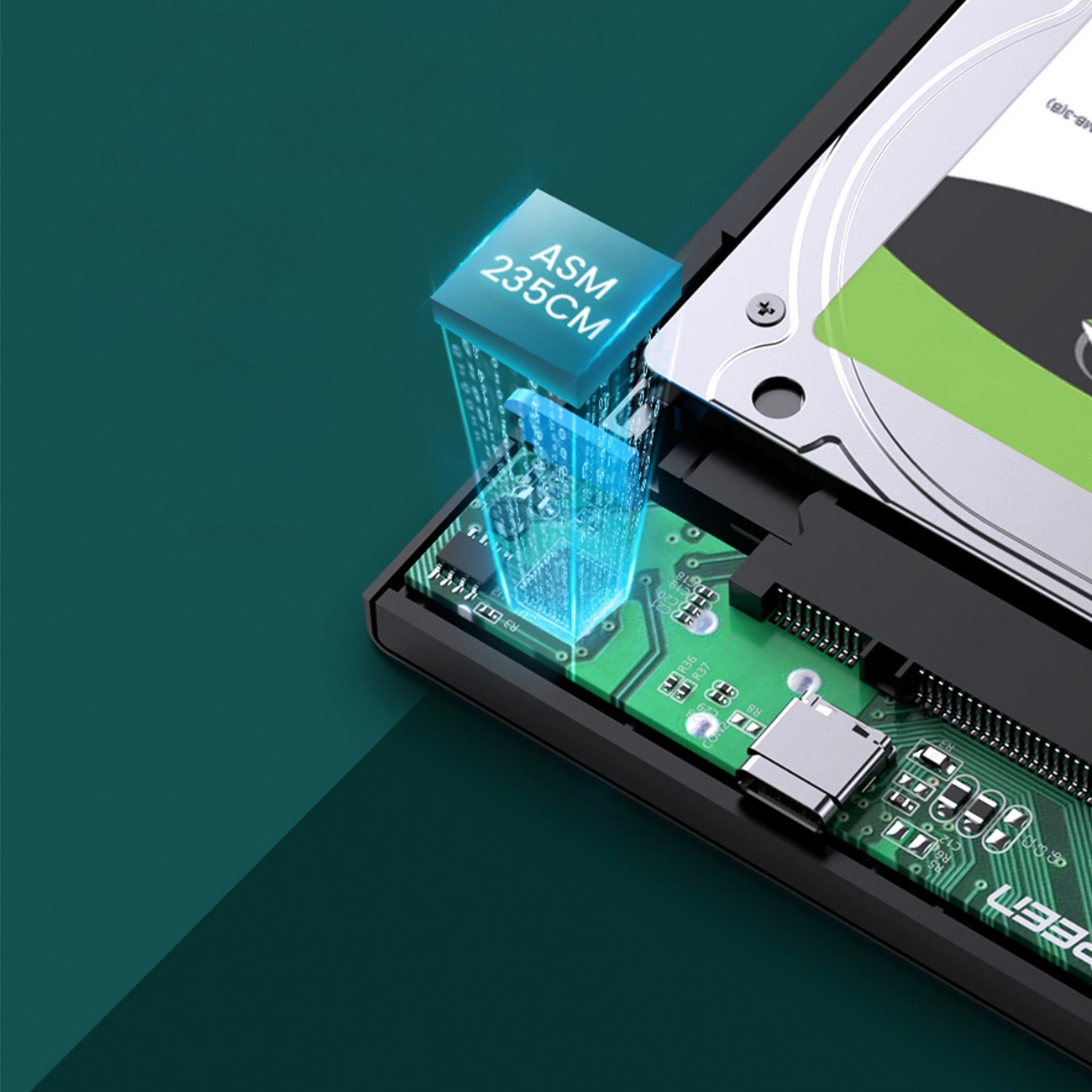 Dysk twardy z otwartą obudową, świecącym chipem i portem USB-C.