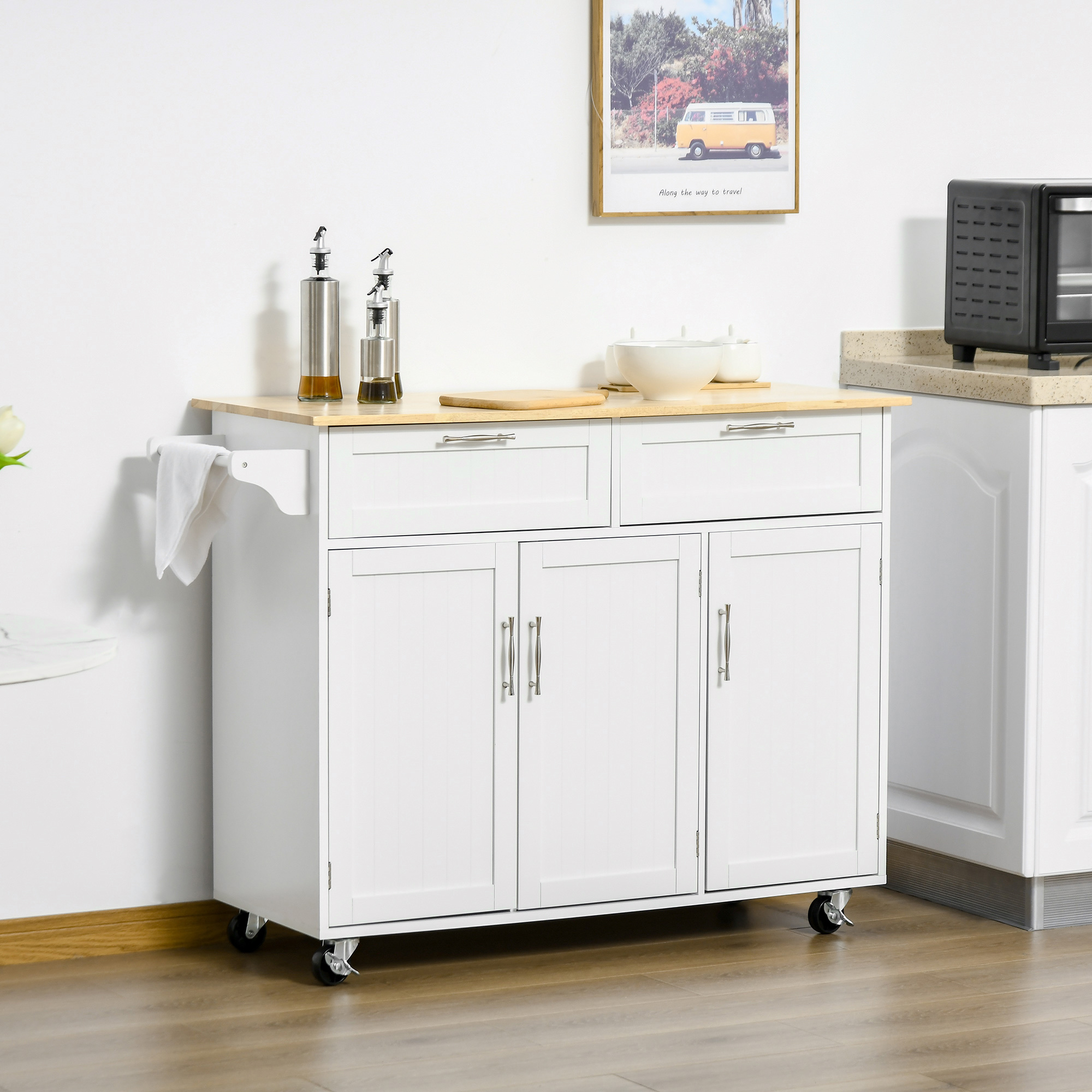 Un carrito de cocina blanco con tapa de madera, cajones y puertas de armario con ruedas.