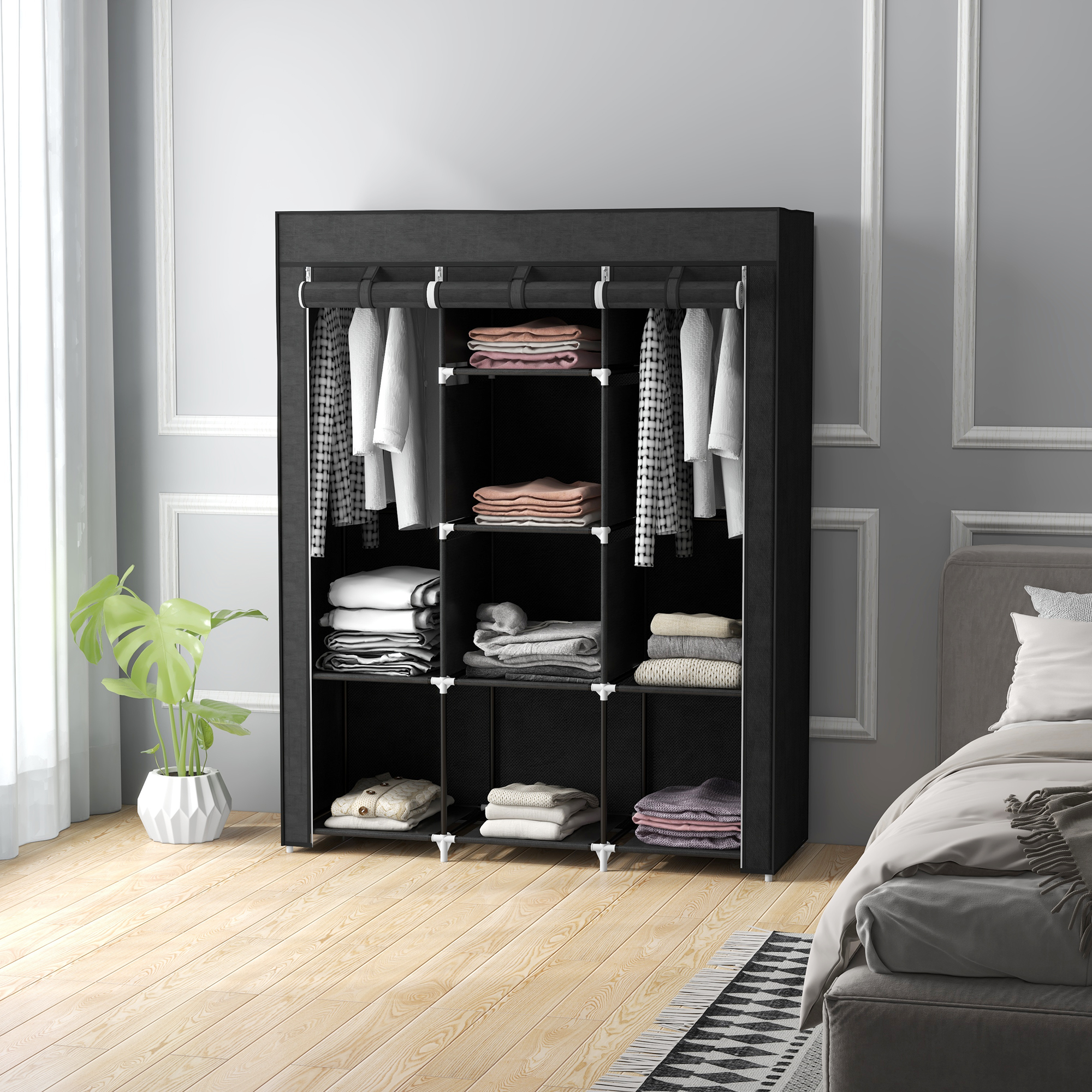 Armario de tela negro lleno de ropa, junto a una cama.