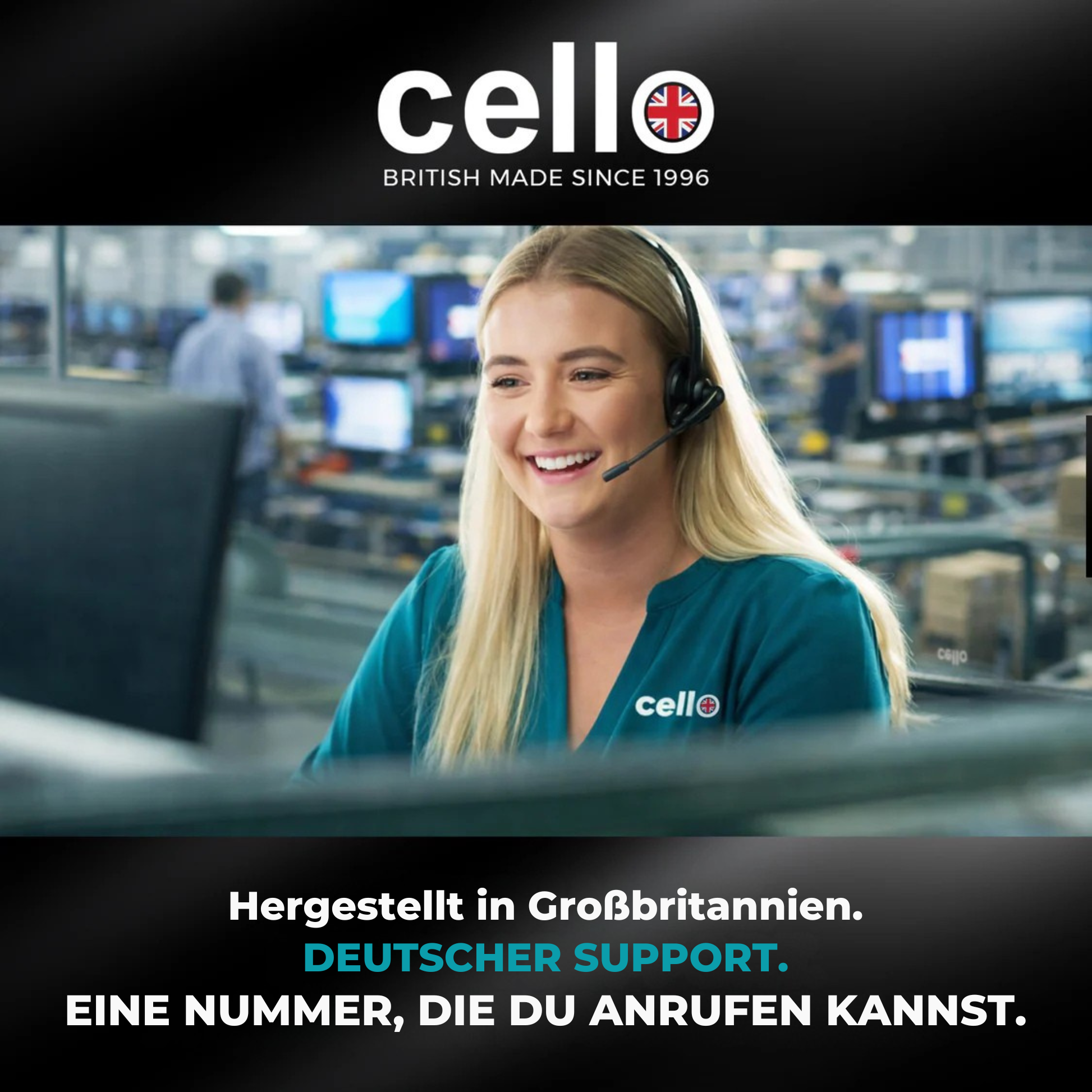Eine lächelnde Frau mit Headset im Büro, mit dem Cello-Logo.