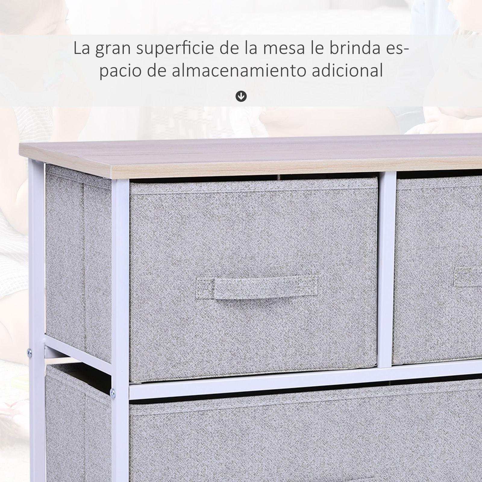 Una cómoda de madera clara con cajones de tela gris y marco de metal blanco.