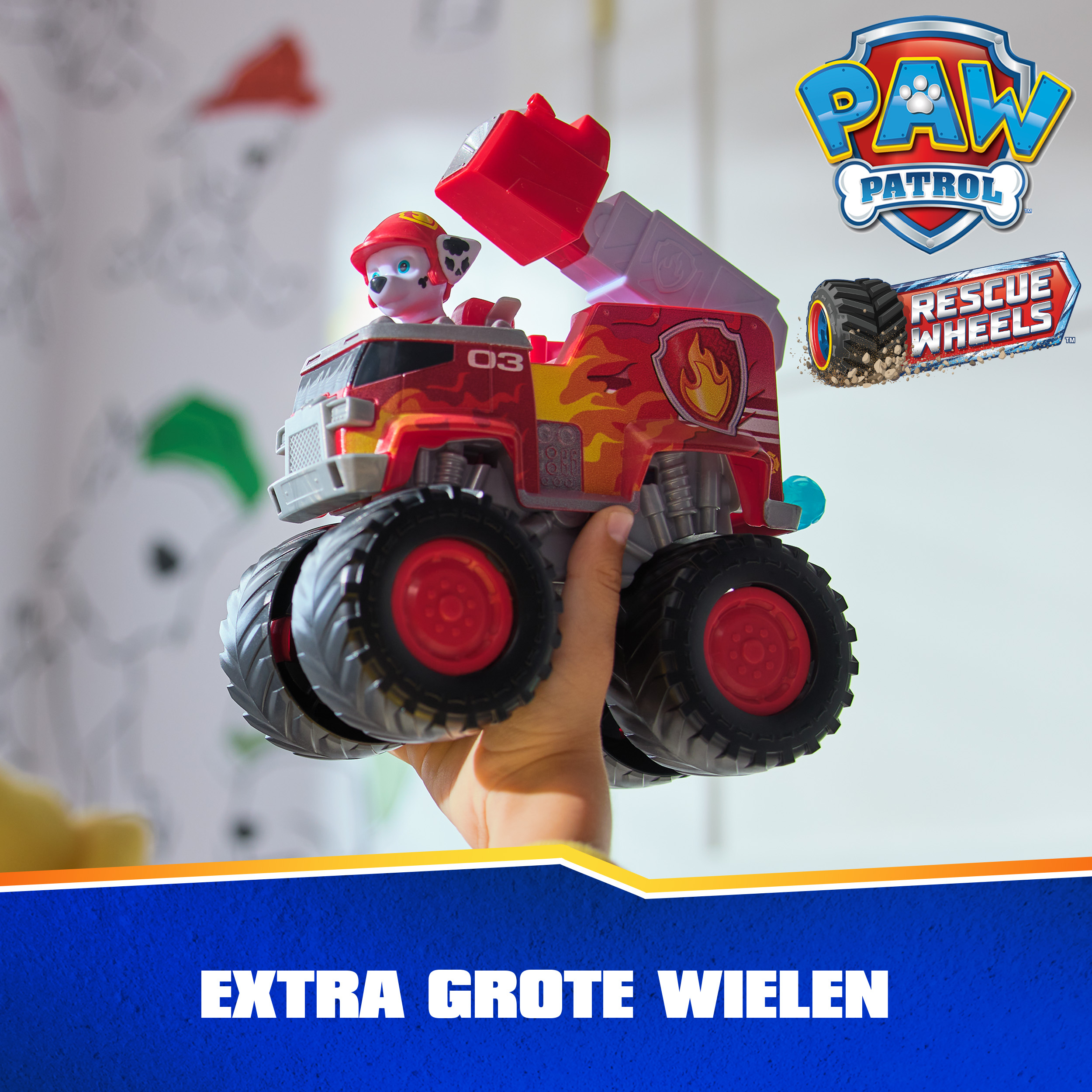 Un camión de bomberos de Paw Patrol con Marshall y ruedas extragrandes.