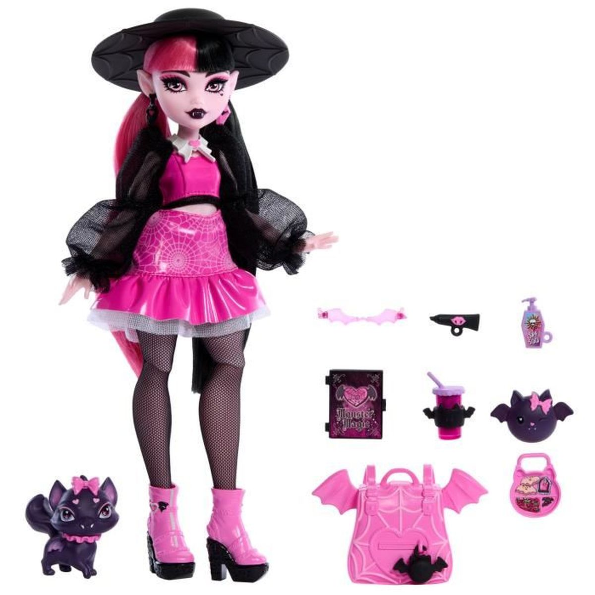 Una muñeca con atuendo rosa, sombrero negro y pelo rosa, con accesorios.