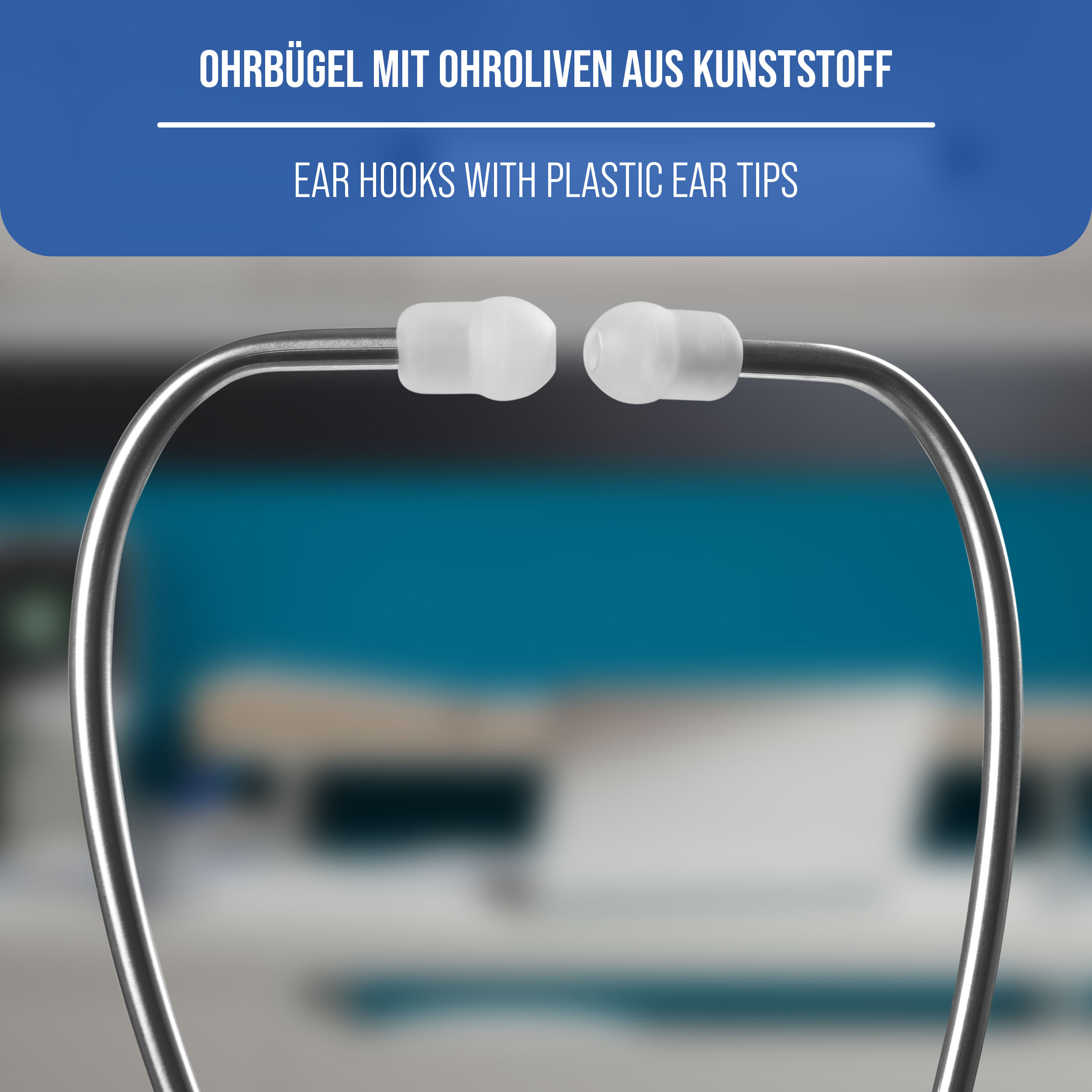 Nahaufnahme von Ohrbügeln eines Stethoskops mit weißen Kunststoff-Ohrstöpseln.
