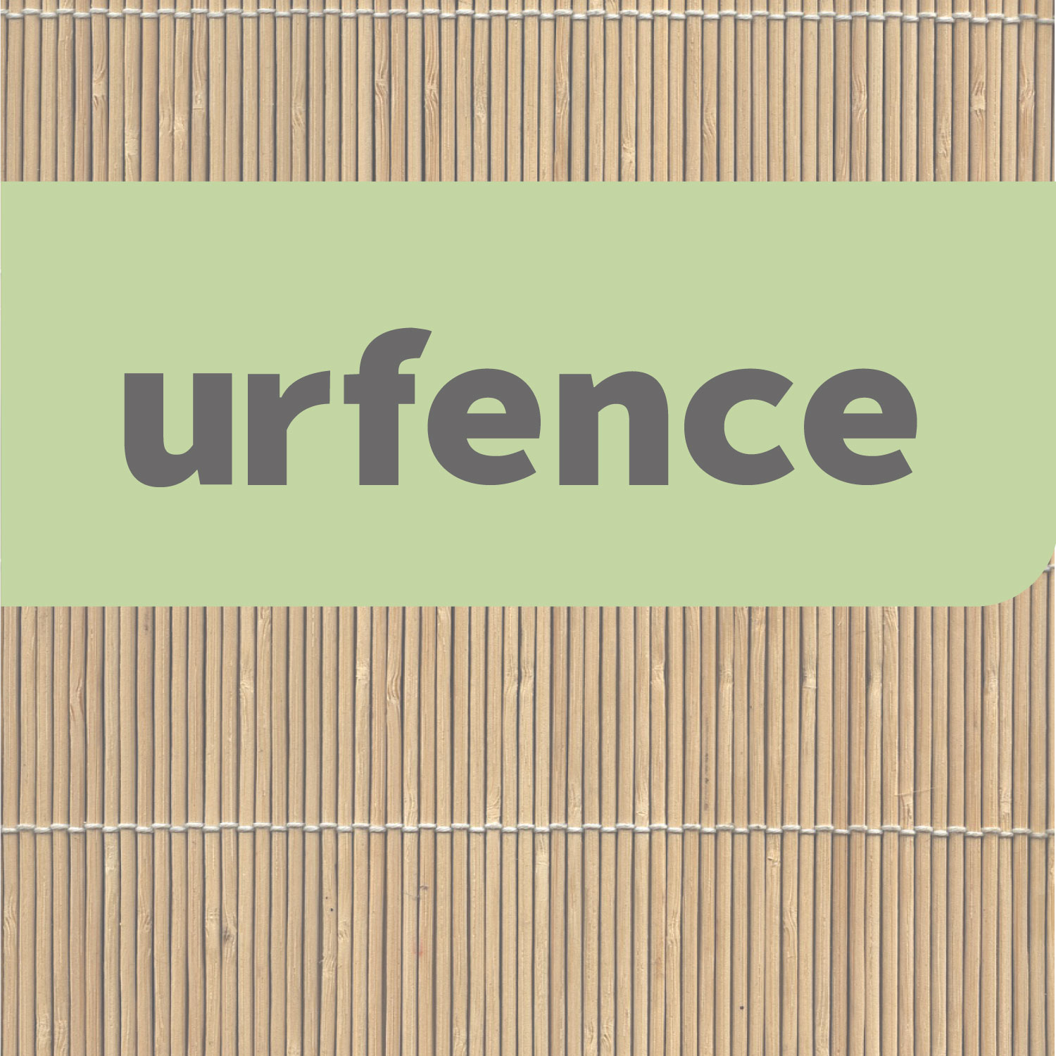Hellgrüne Fläche mit dem Wort "urfence" auf Bambusmatte.
