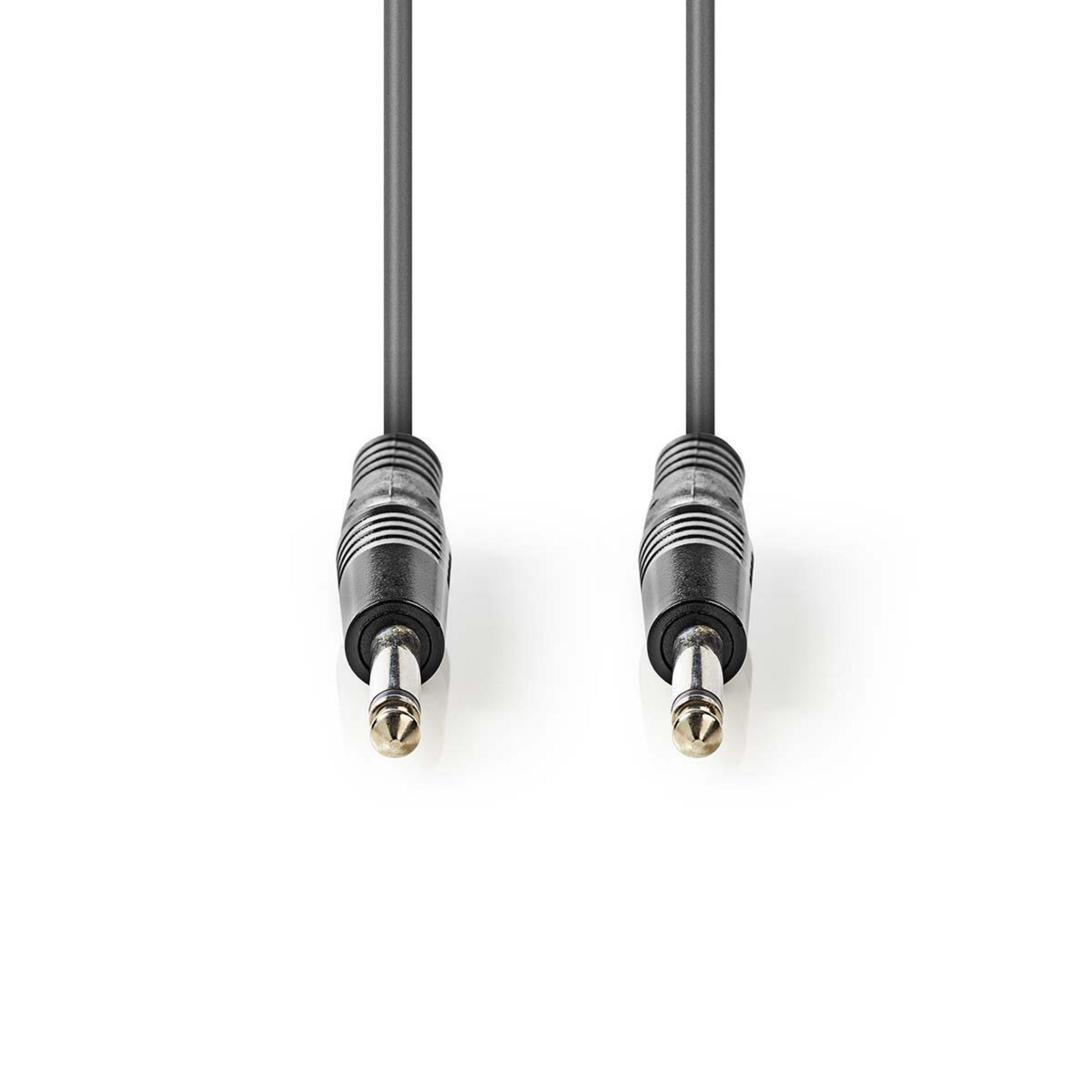 Zwei schwarze Audiokabel mit 3,5-mm-Steckern auf weißem Hintergrund.