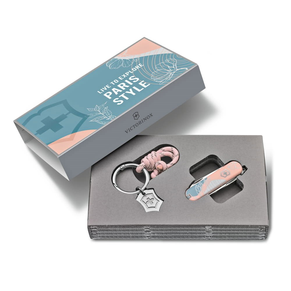 Pastel renkli anahtarlık ve çakı içeren Victorinox hediye kutusu.