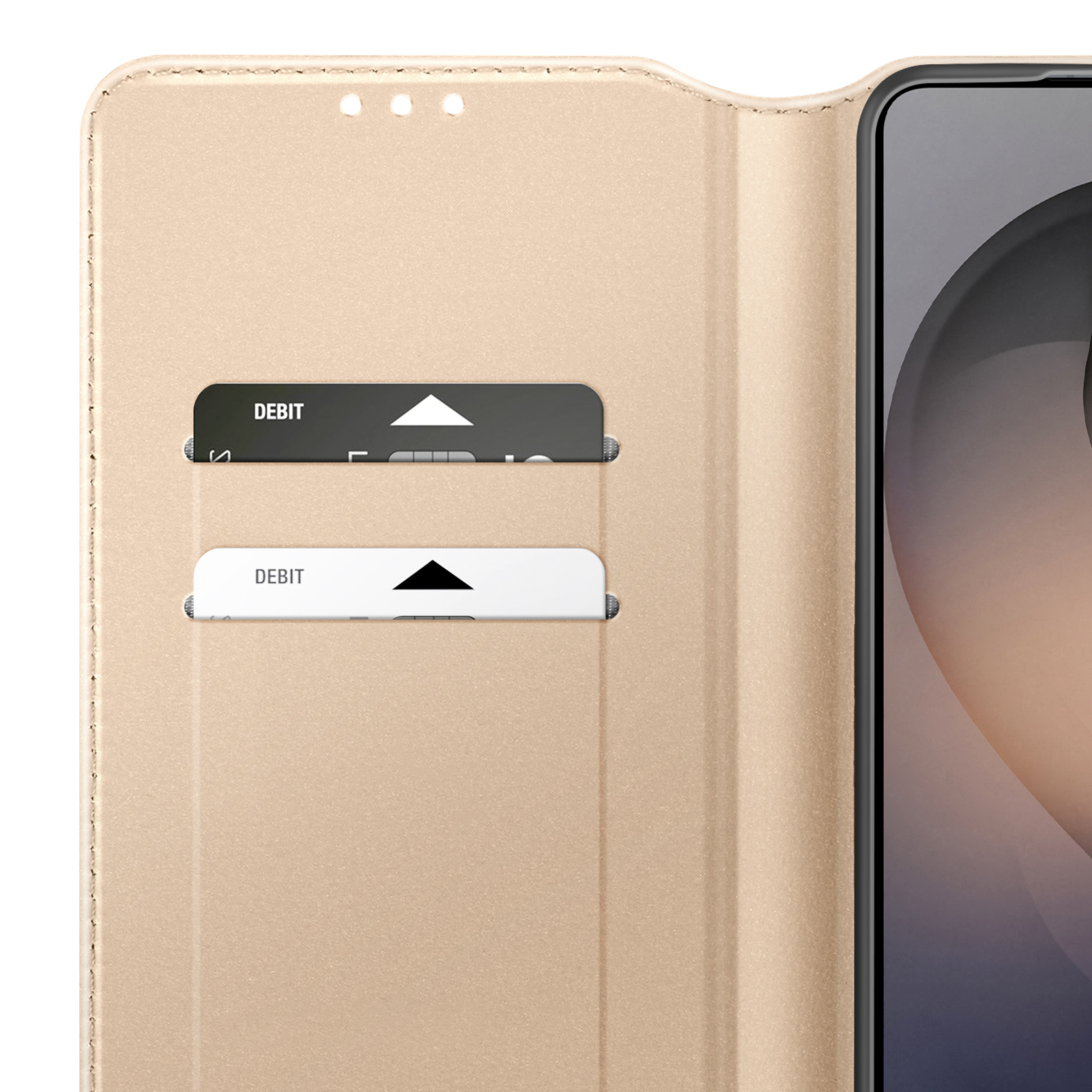 Custodia per telefono beige con due fessure per carte e una carta.
