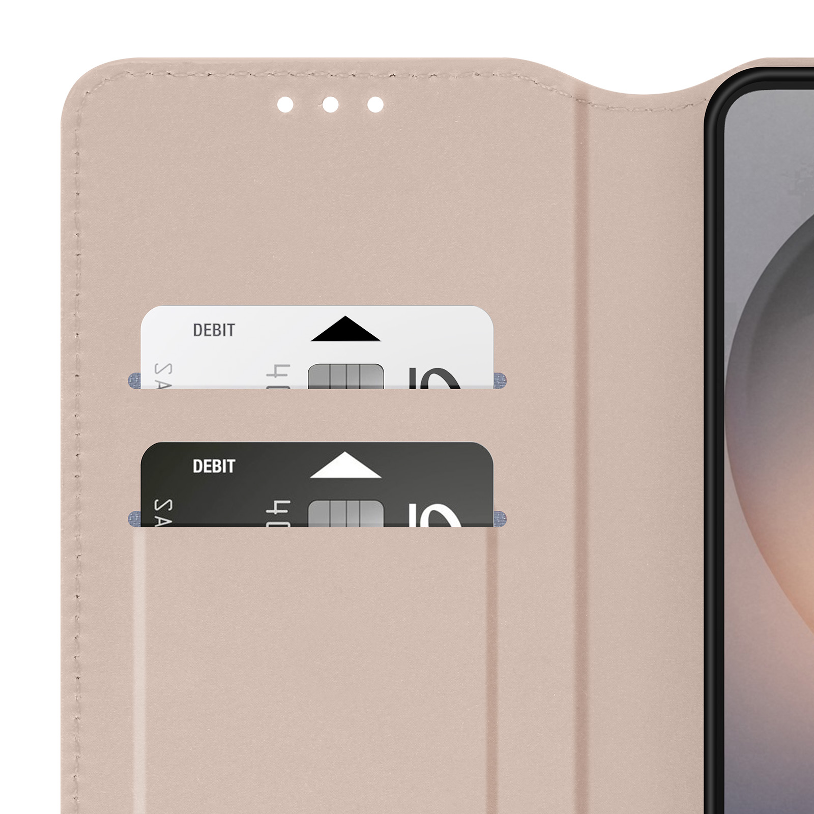 Custodia per telefono beige con due fessure per carte, una carta di debito bianca e una nera.