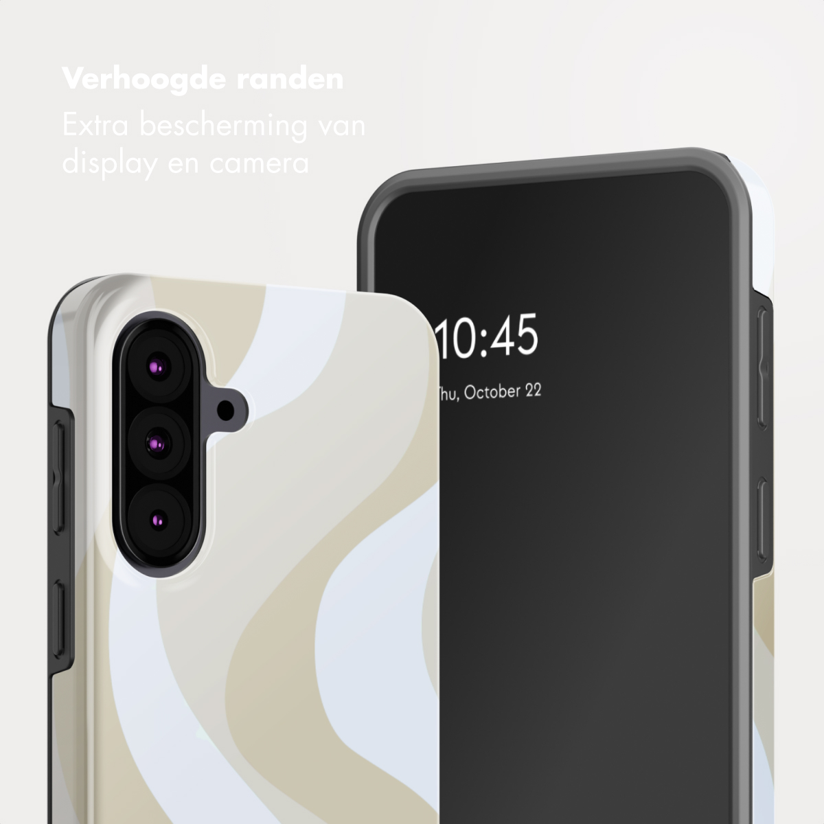 Un téléphone avec un étui à motif ondulé et l'heure affichée.