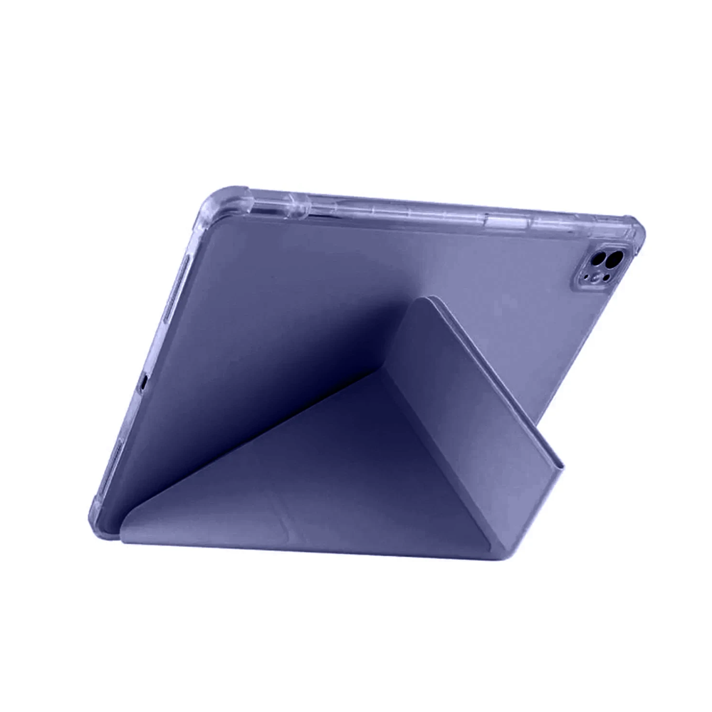 Şeffaf kılıflı mor bir tablet standın üzerinde duruyor.