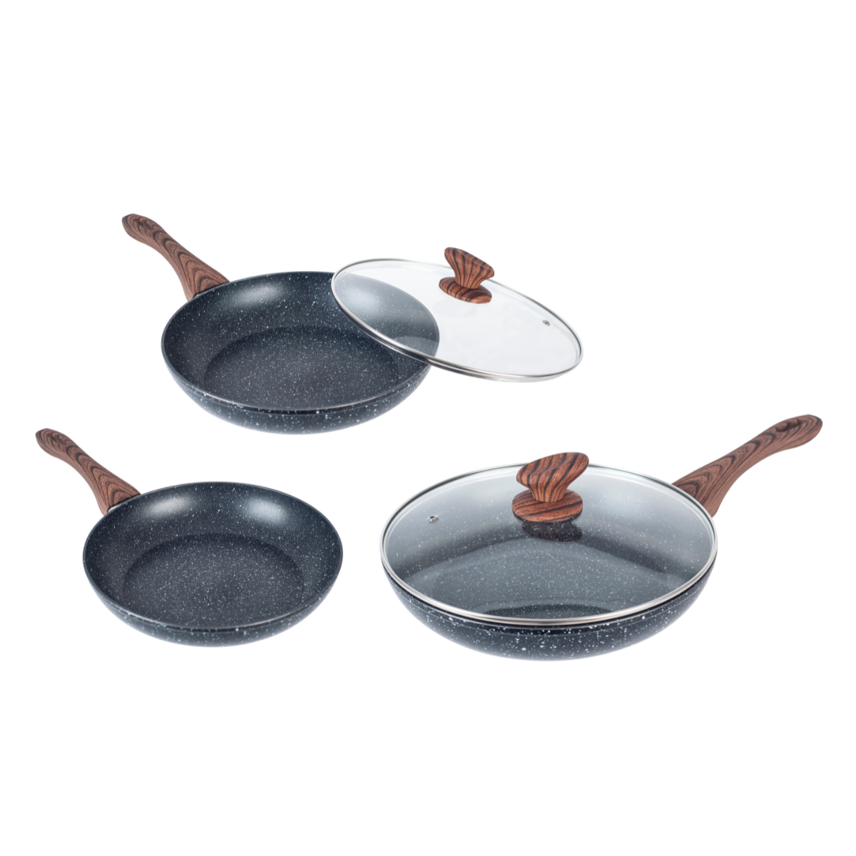 Tres piezas de granito para cocinar con mangos de madera: dos sartenes y un wok con tapa de cristal.