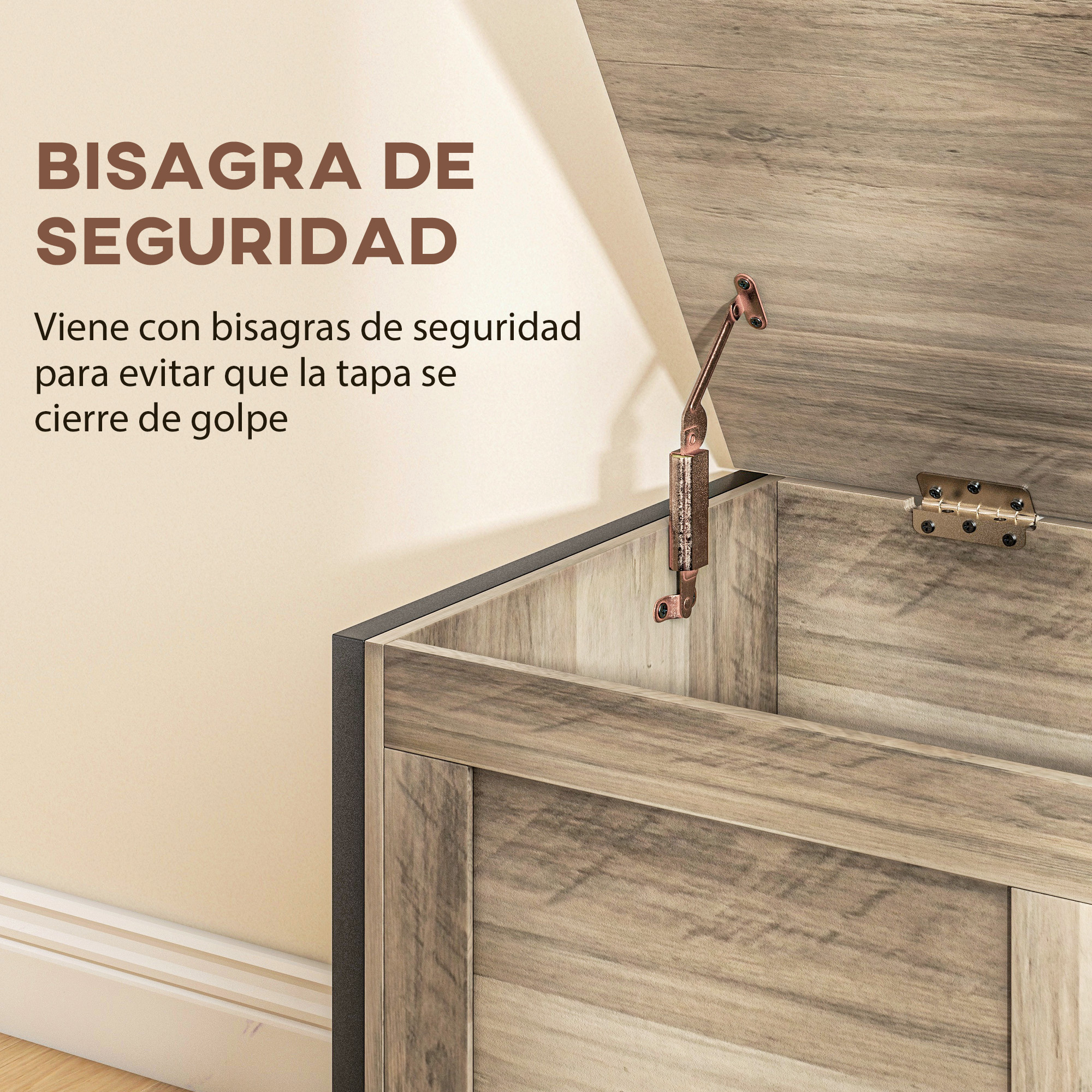 Cofre de madera con tapa abierta y bisagra de seguridad, pared y rodapié.