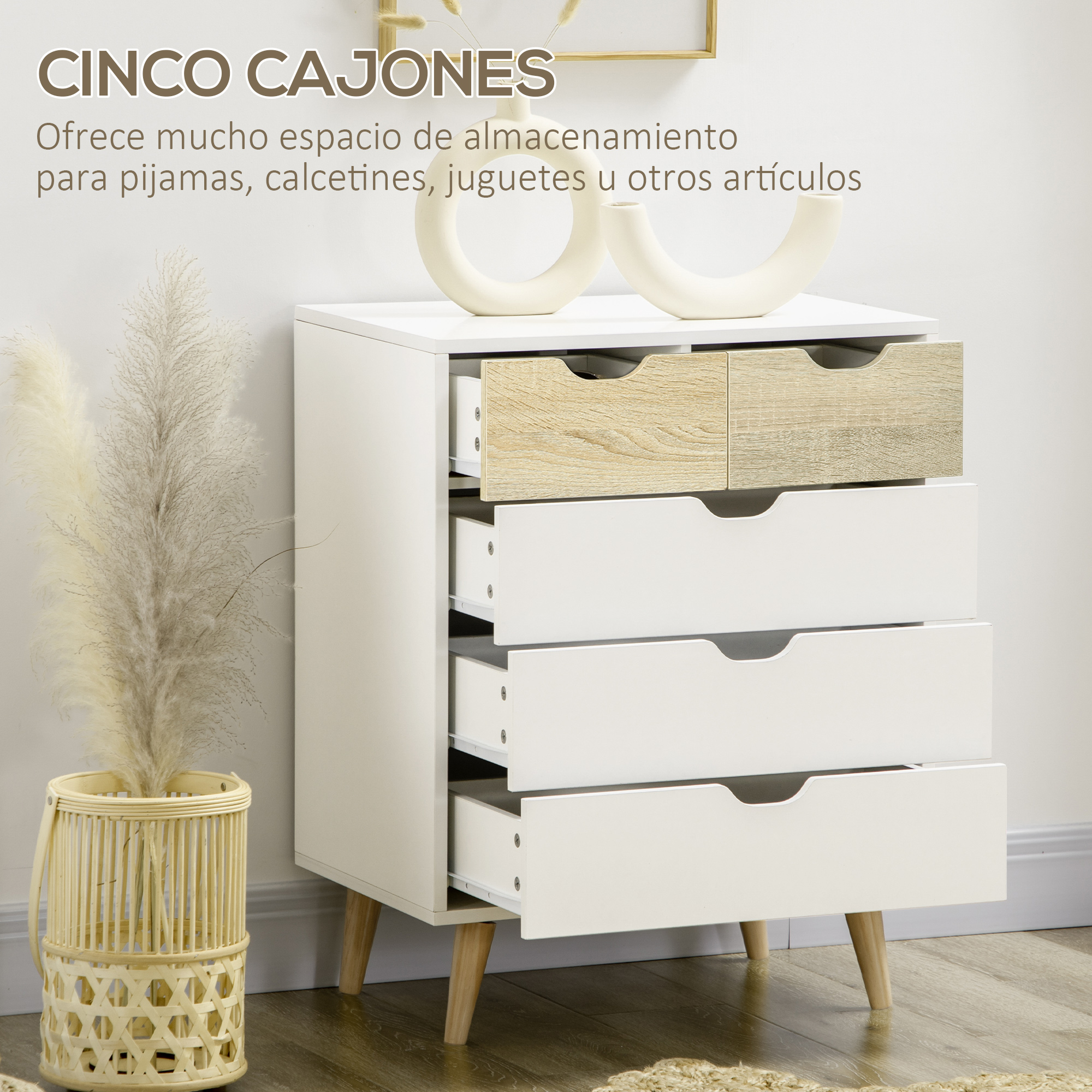 Cómoda blanca de cinco cajones, los dos superiores con acabado de madera.