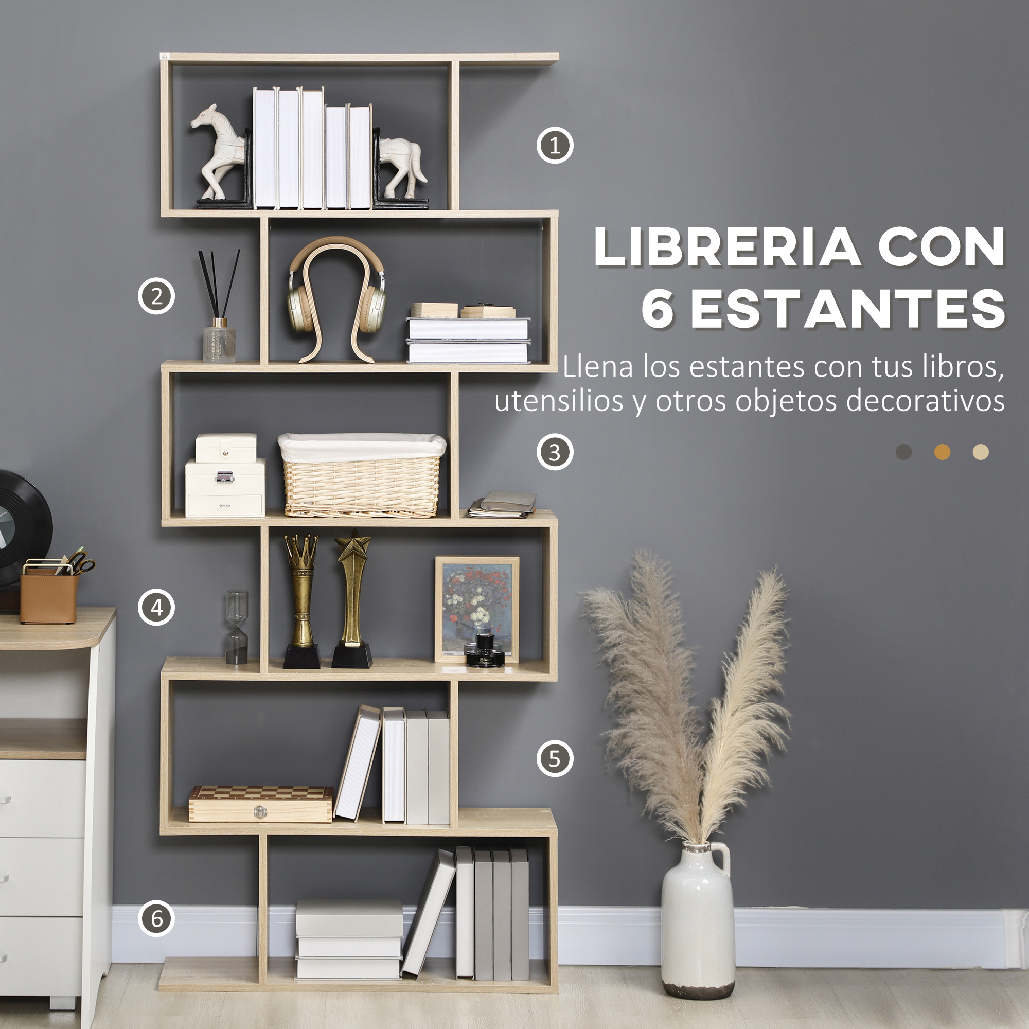 Estantería de 6 baldas con libros, figuras y objetos decorativos.