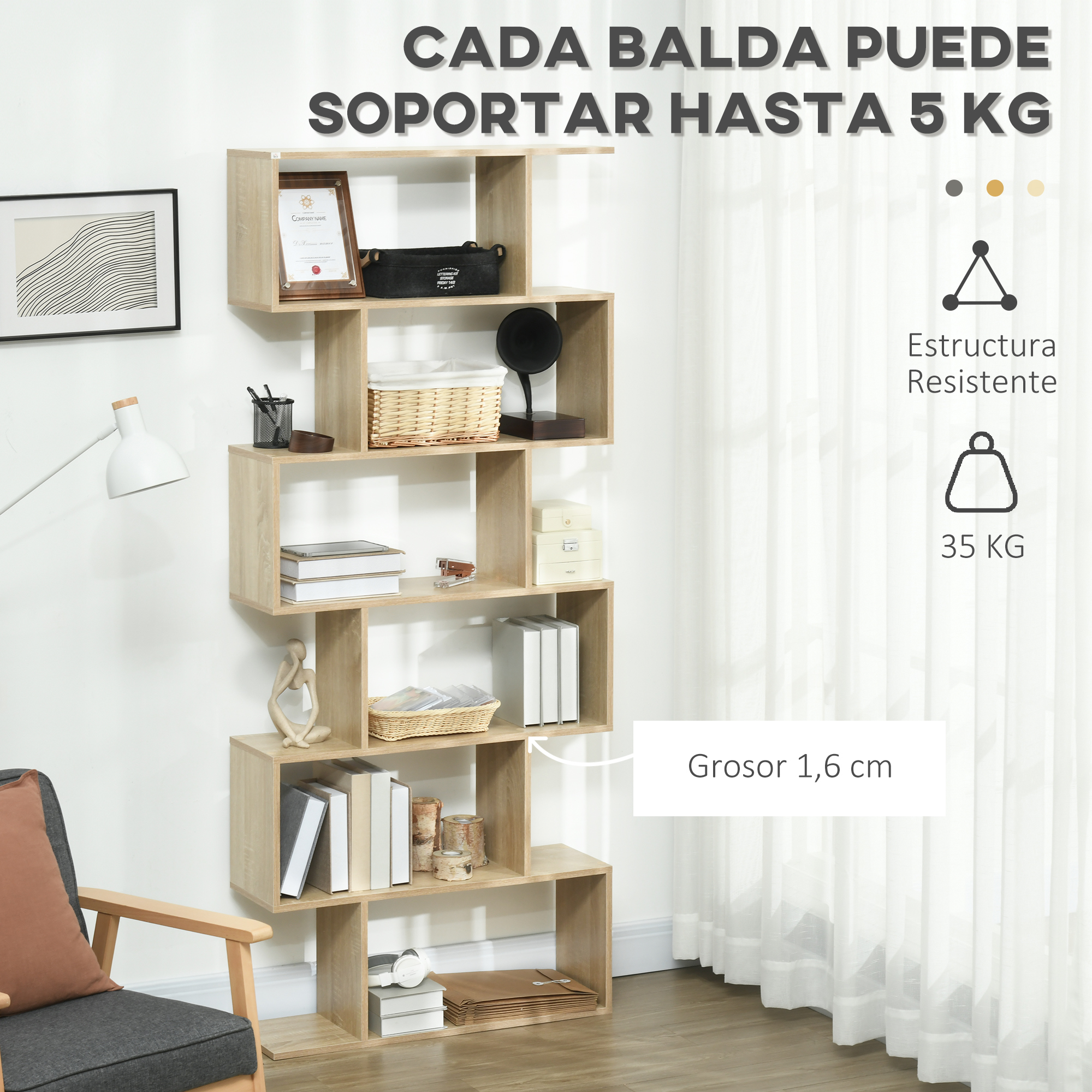 Un estante estrecho con libros, cestas, un certificado y una escultura.