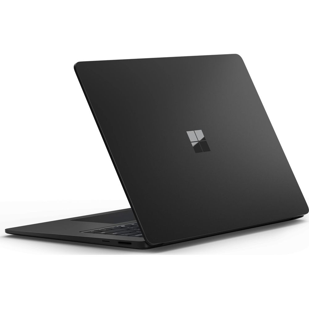 Schwarzer Laptop mit Microsoft-Logo auf dem Deckel, auf weißem Hintergrund.
