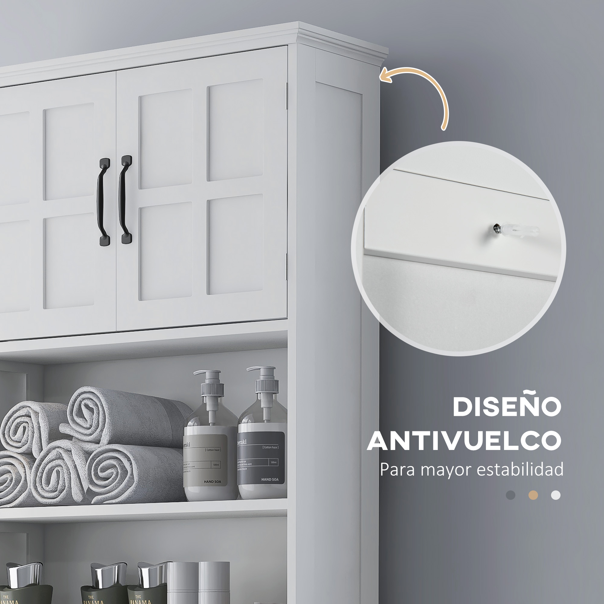 Armario blanco con dos puertas, toallas, dispensadores de jabón y botellas.