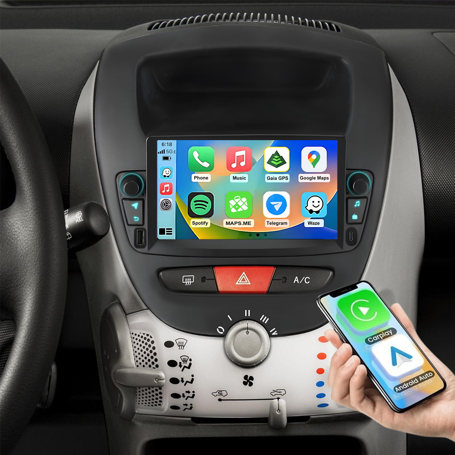 Autoinnenraum mit Touchscreen-Display, zeigt Smartphone-Apps und eine Hand mit Handy.
