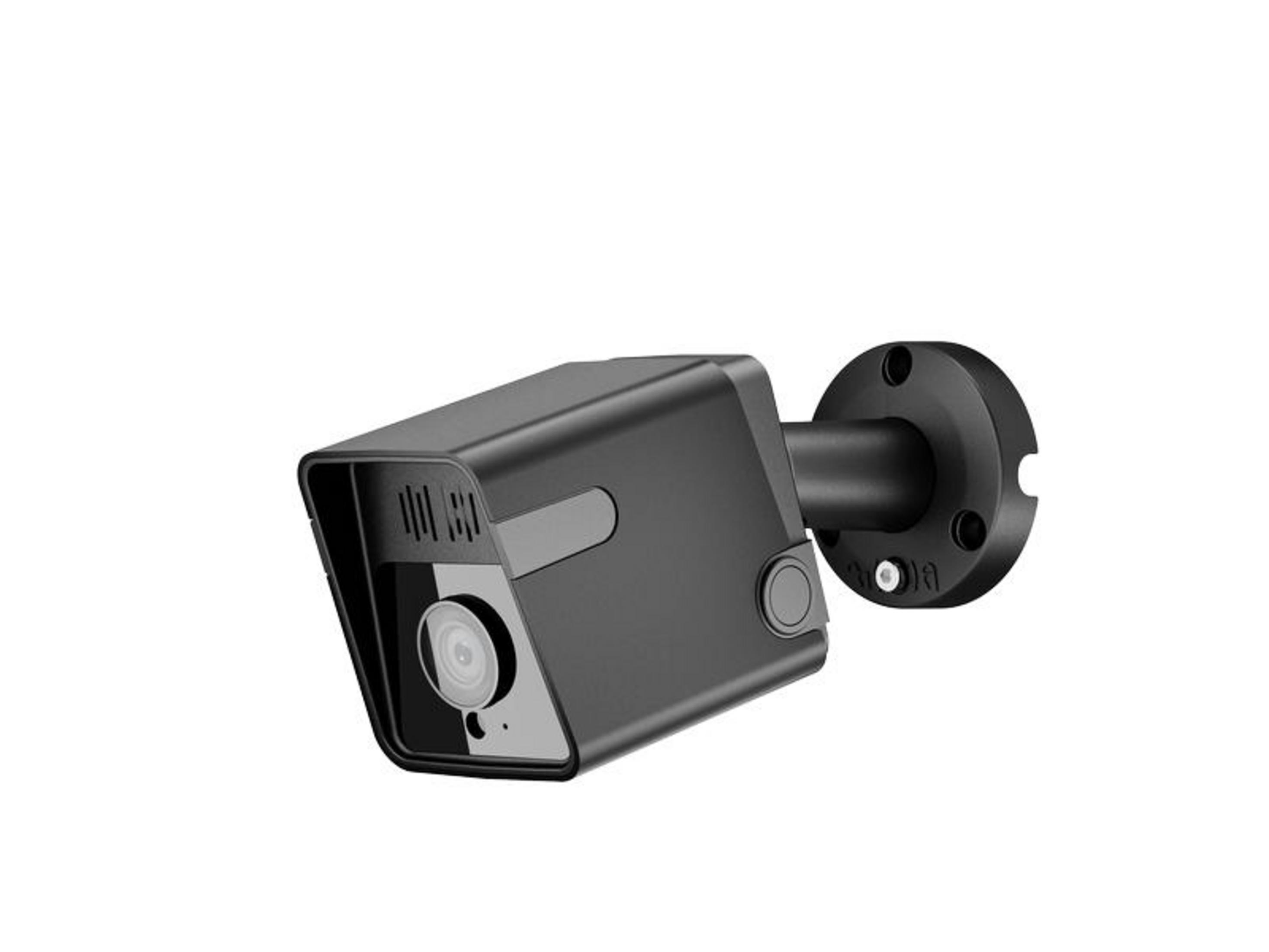 Una telecamera di sicurezza nera con supporto su sfondo bianco.