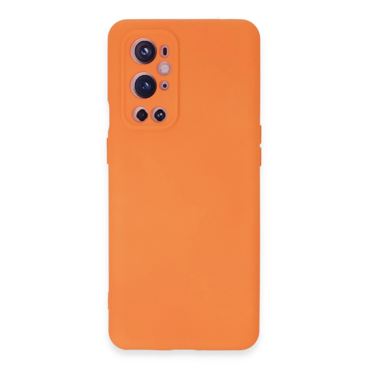 Arkada dikdörtgen kamera modülü olan turuncu telefon kılıfı.
