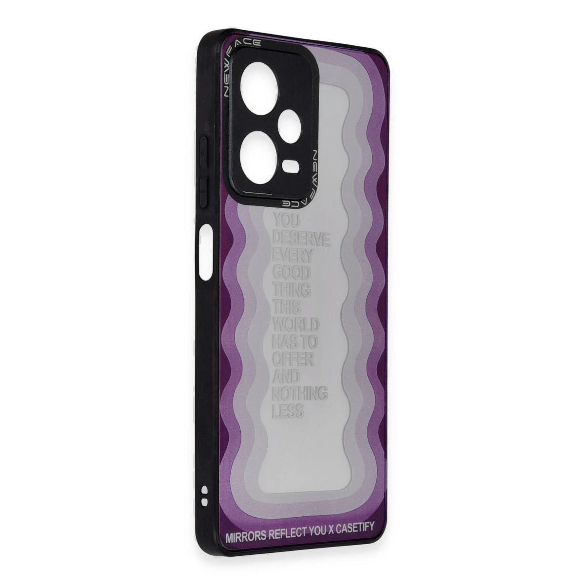 Dalgalı desenli ve metinli mor telefon kılıfı. Siyah kenarlık.