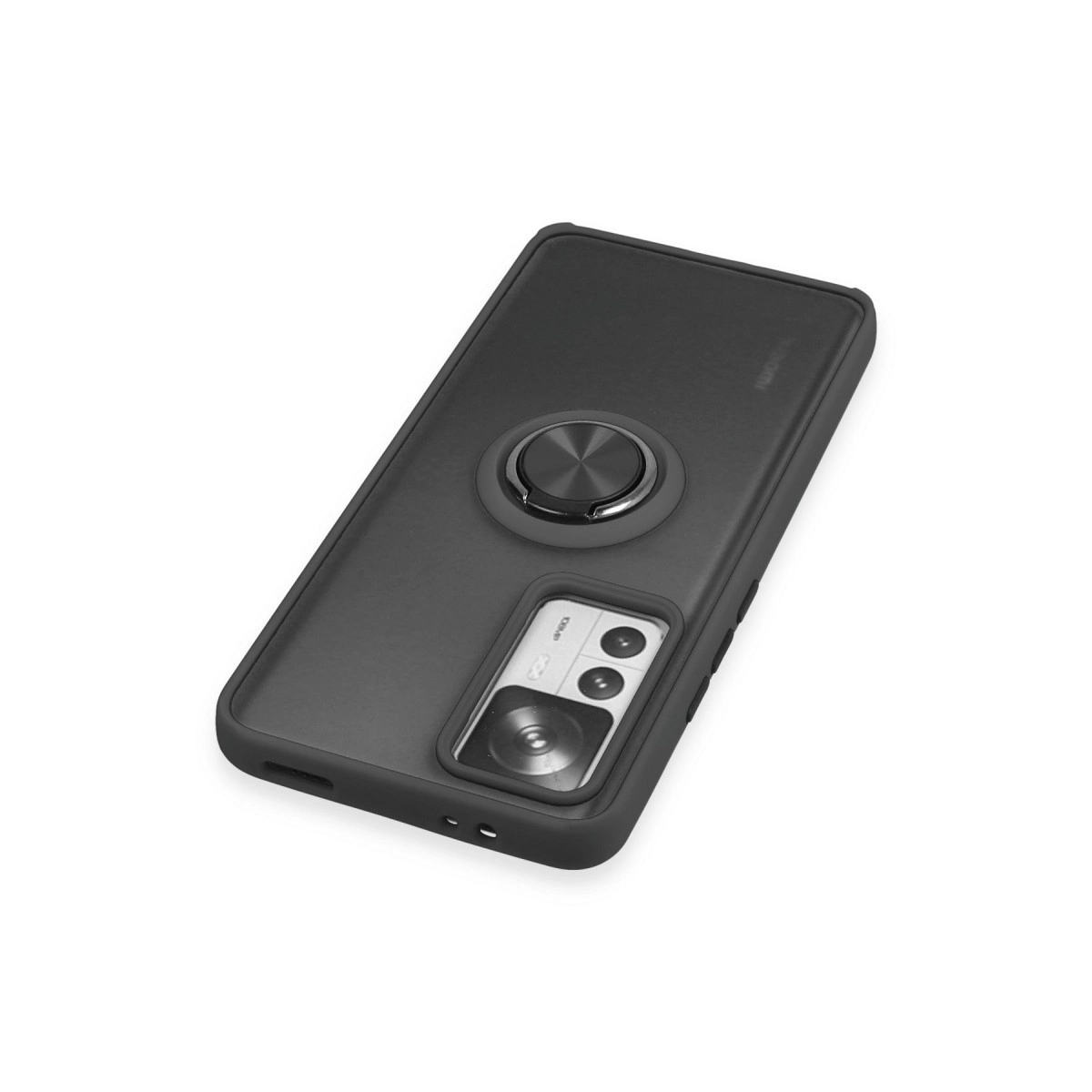 Beyaz arka plan üzerinde halka tutuculu ve üç kamera lensli siyah akıllı telefon.