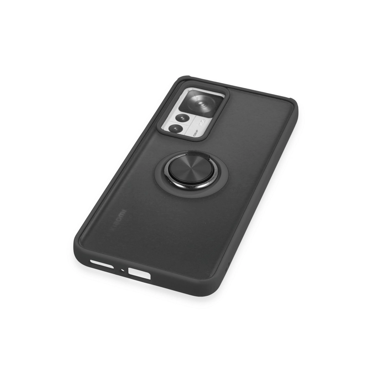 Üç kamera lensli, halka tutuculu siyah telefon kılıfı.