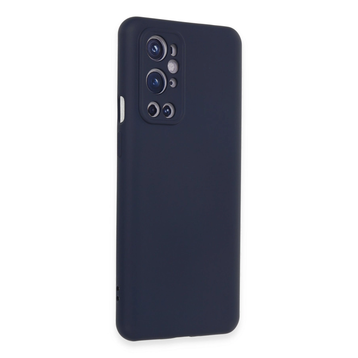 Dört kameralı lacivert telefon kılıfı, beyaz arka plan üzerinde.