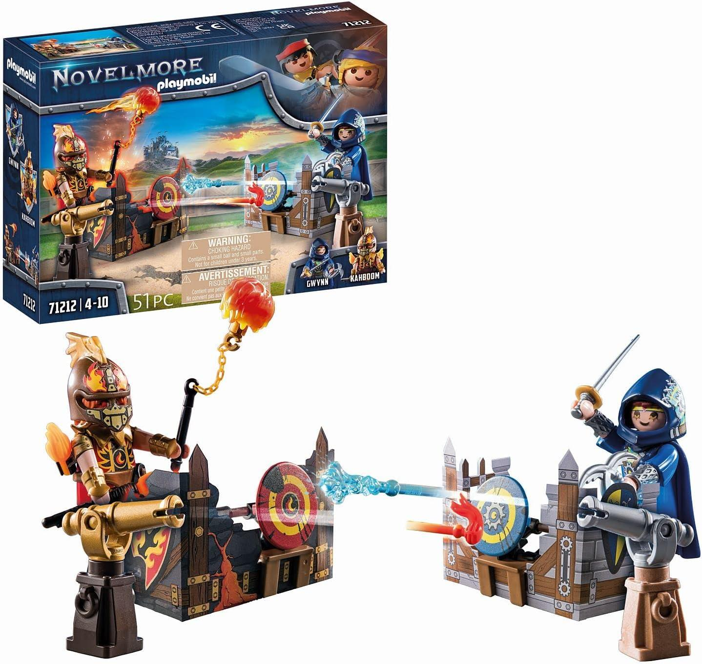 Cavalieri Playmobil combattono con catapulte e palle di fuoco.
