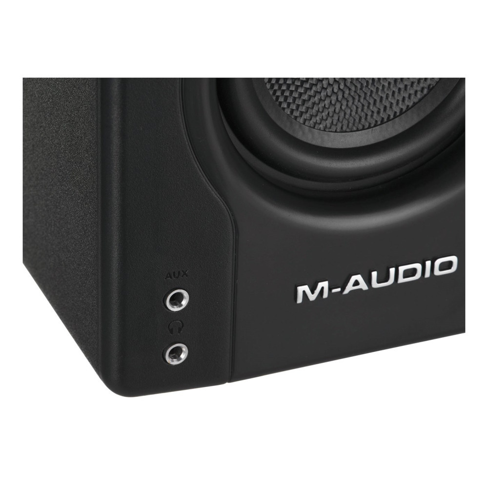 Czarny głośnik z logo M-Audio i wejściami AUX.
